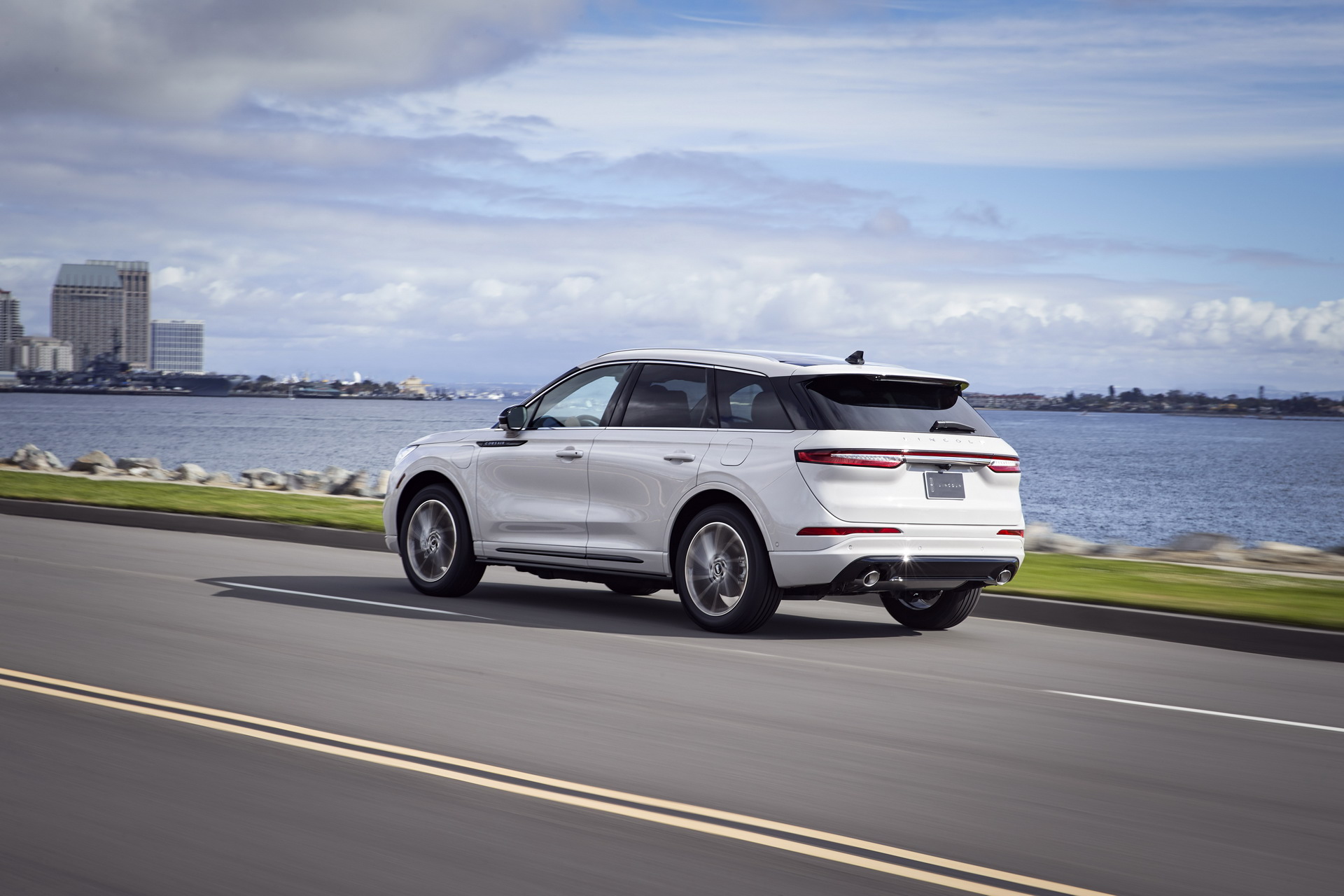 2020 Lincoln Corsair 20 2020 Lincoln Corsair Takes Off With A Cool Name, Elegant Styling And Up To 280HP