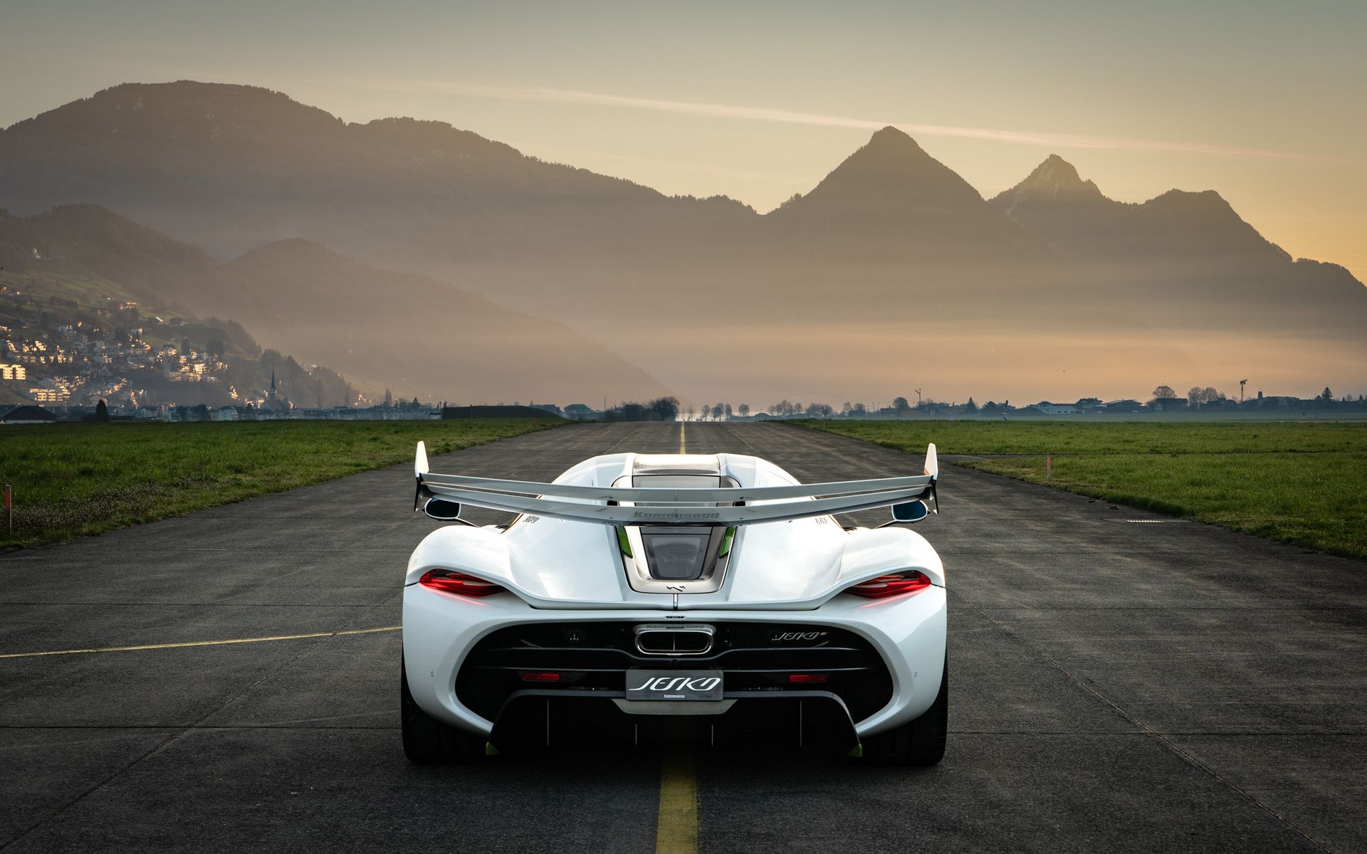 Koenigsegg-Jesko-Switzerland-3 Koenigsegg Congratulates Bugatti On 304 MPH Run, But Points Out They’re Still The Record Holders