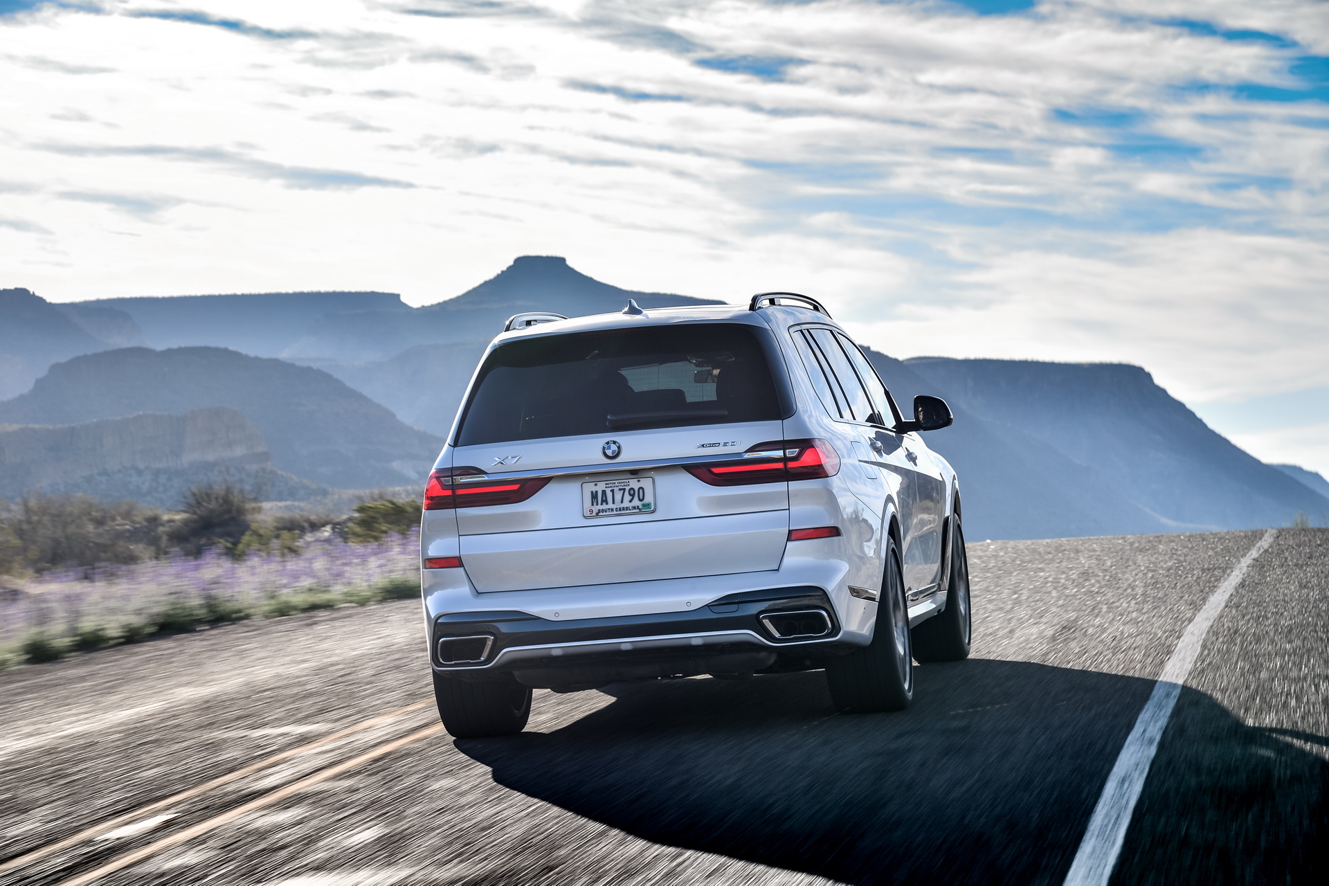 2019-BMW-X7-84 BMW Releases Detailed, 96-Image Gallery Of The New X7