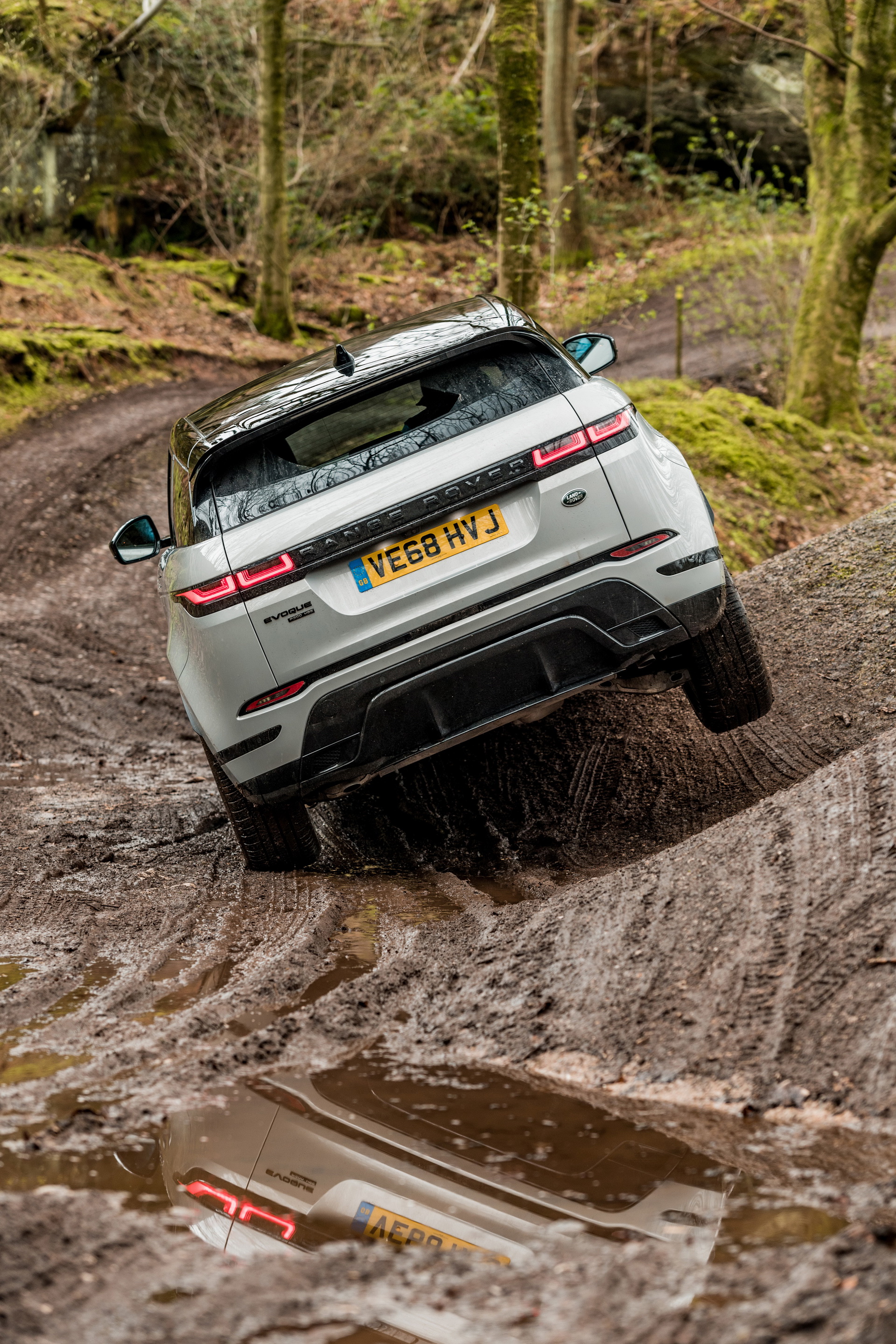 Range-Rover-Evoque-15 Range Rover Evoque Is The First Premium Compact SUV To Pass 2020 RDE2 Emission Rules