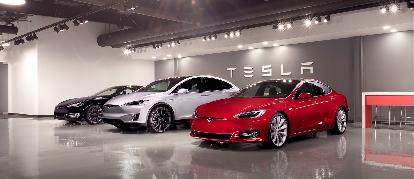 Tesla-Cuts-Jobs-2 Elon Musk Says Tesla Will Launch A “Compelling” Insurance Product
