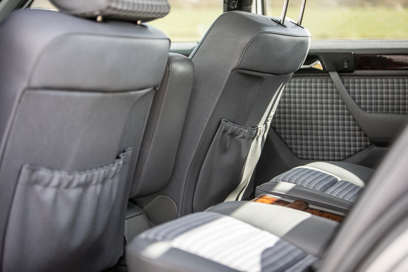 Mercedes-500E-Atkinson-16 Rowan Atkinson Apparently Has One More Mercedes 500E To Sell