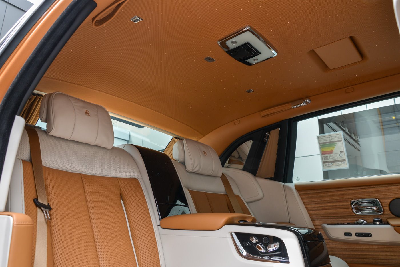 rolls royce phantom privacy suite abu dhabi 22 Rolls-Royce Phantom EWB With Privacy Suite Is The Majestic Way To Isolate Yourself
