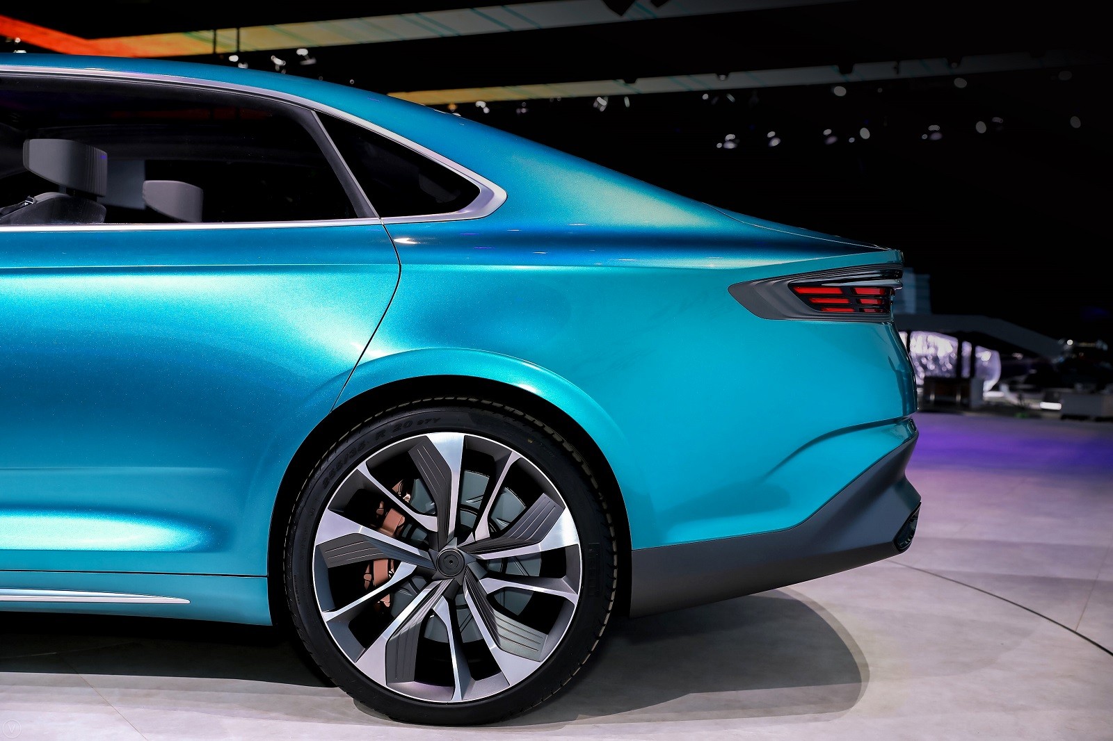 Geely Preface Concept-9 Geely Preface Concept Dresses Volvo Platform In A Stylish Suit