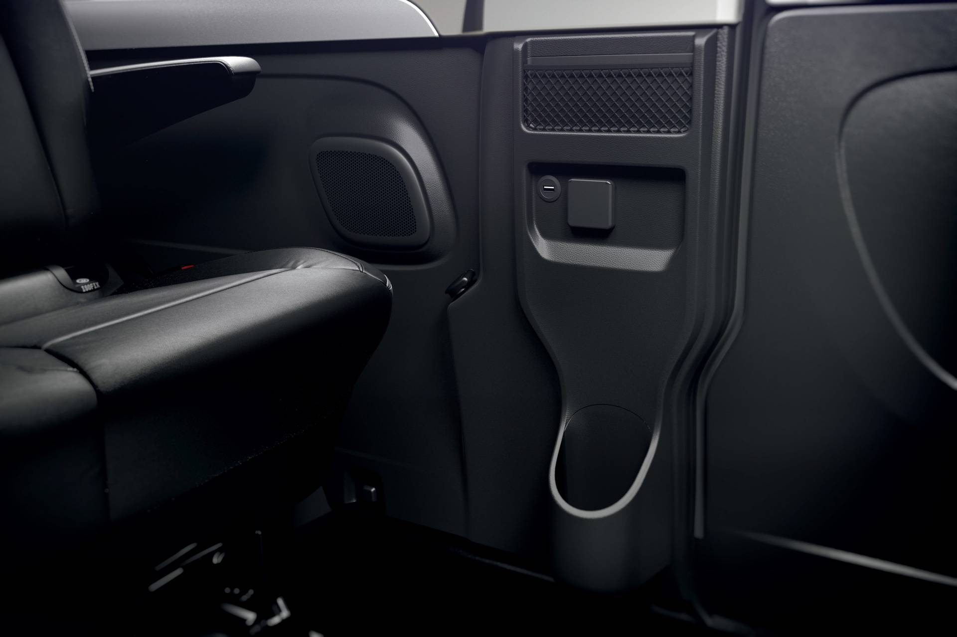 2019MY Renault Trafic SpaceClass facelift 1 Restyled Renault Master And Trafic Get New Faces, Updated Engines And New Tech