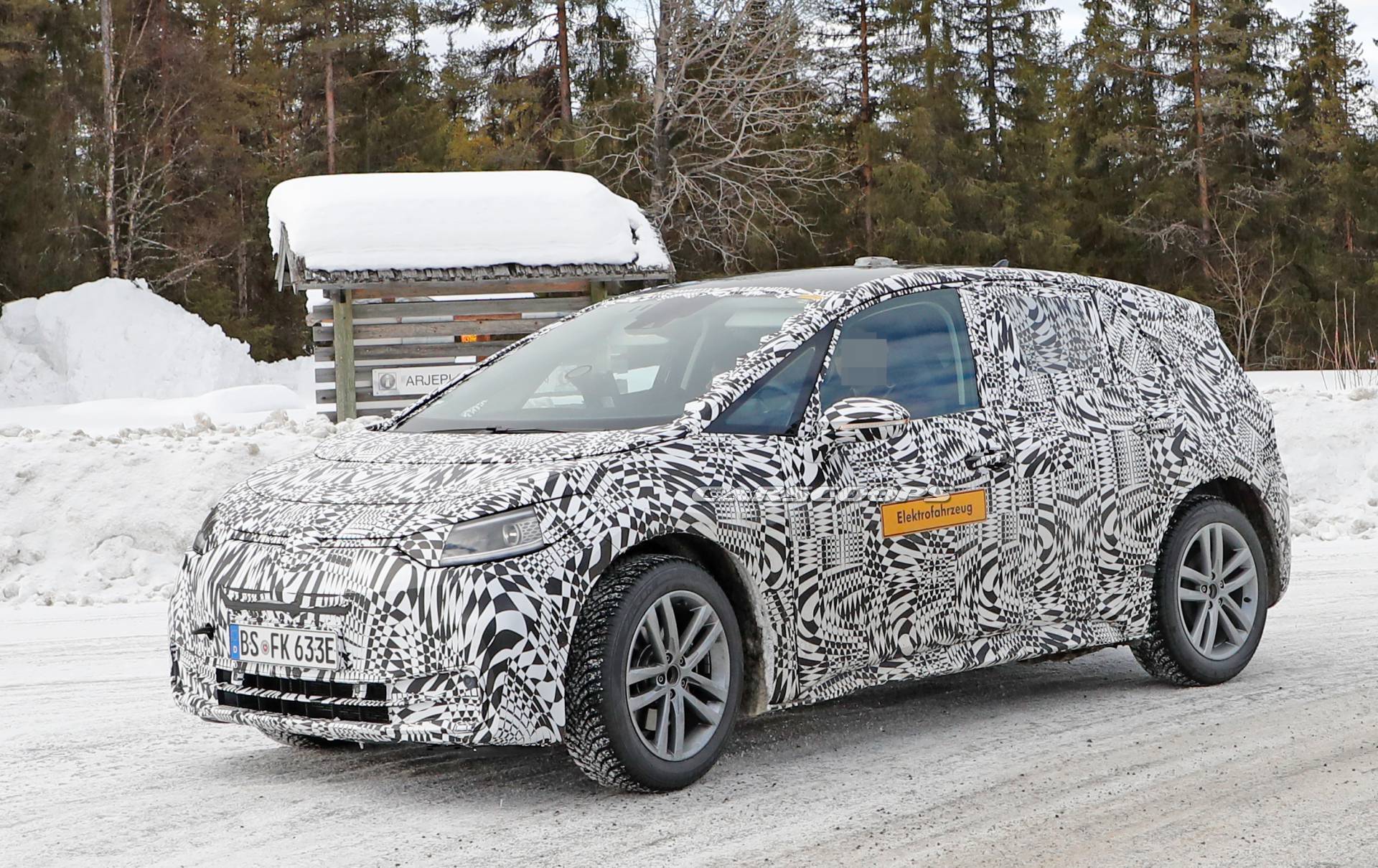 2020 VW ID hatchback spy shots 2 VW ID Electric Hatch Spied Again, Will Offer Three Battery Options