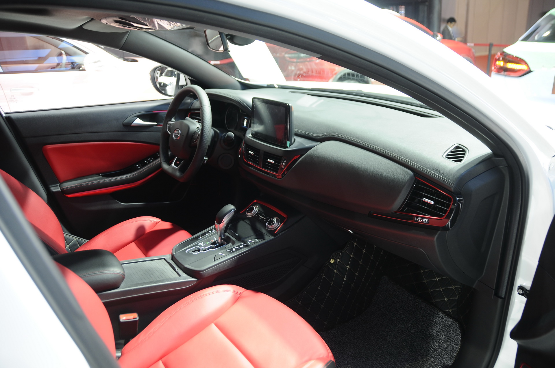 Landwind-Xiaoyao-03 Landwind Xiaoyao Does Its Best Impression Of A Mercedes GLA In China