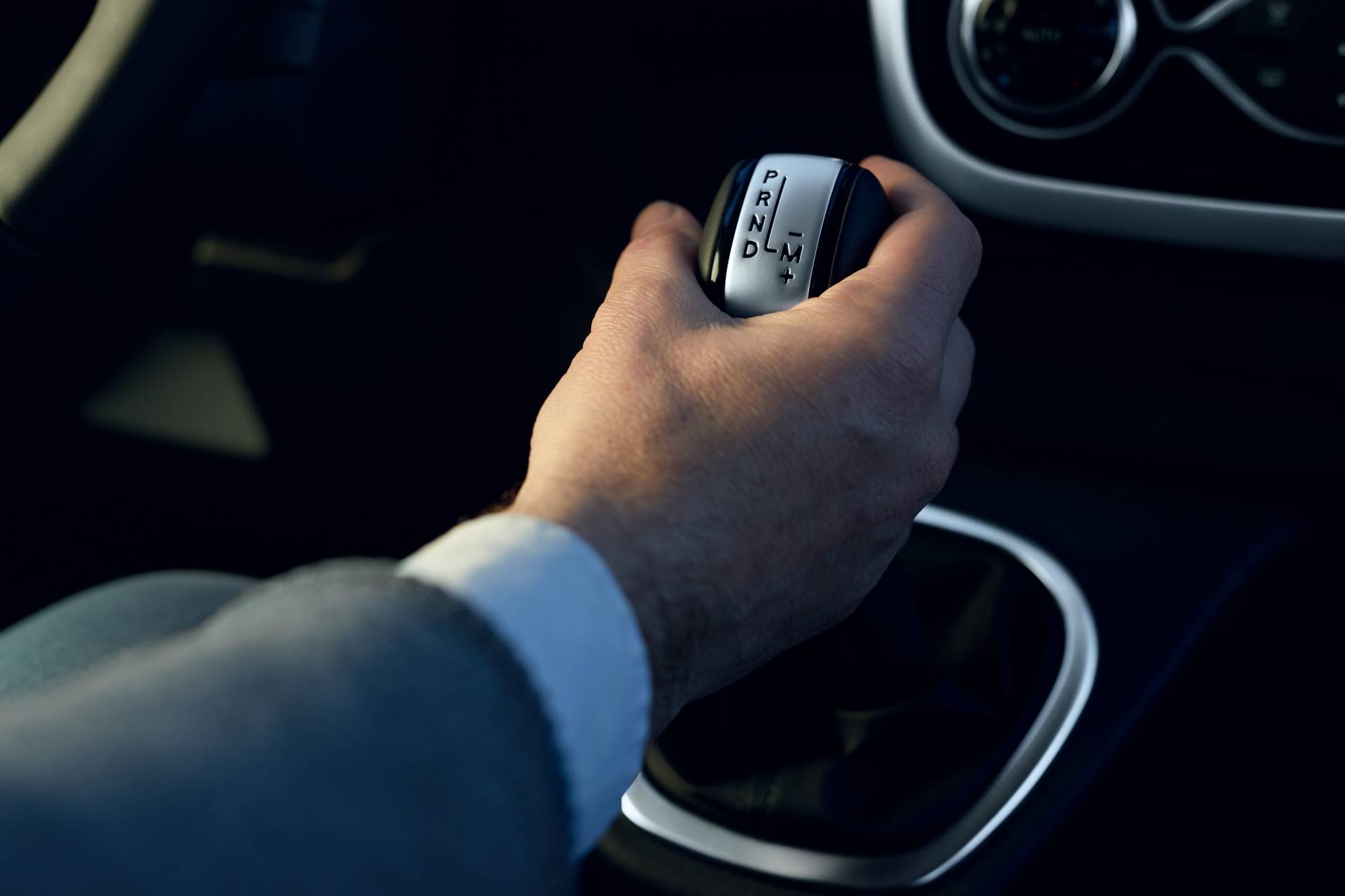 2019MY Renault Trafic SpaceClass facelift 6 Restyled Renault Master And Trafic Get New Faces, Updated Engines And New Tech