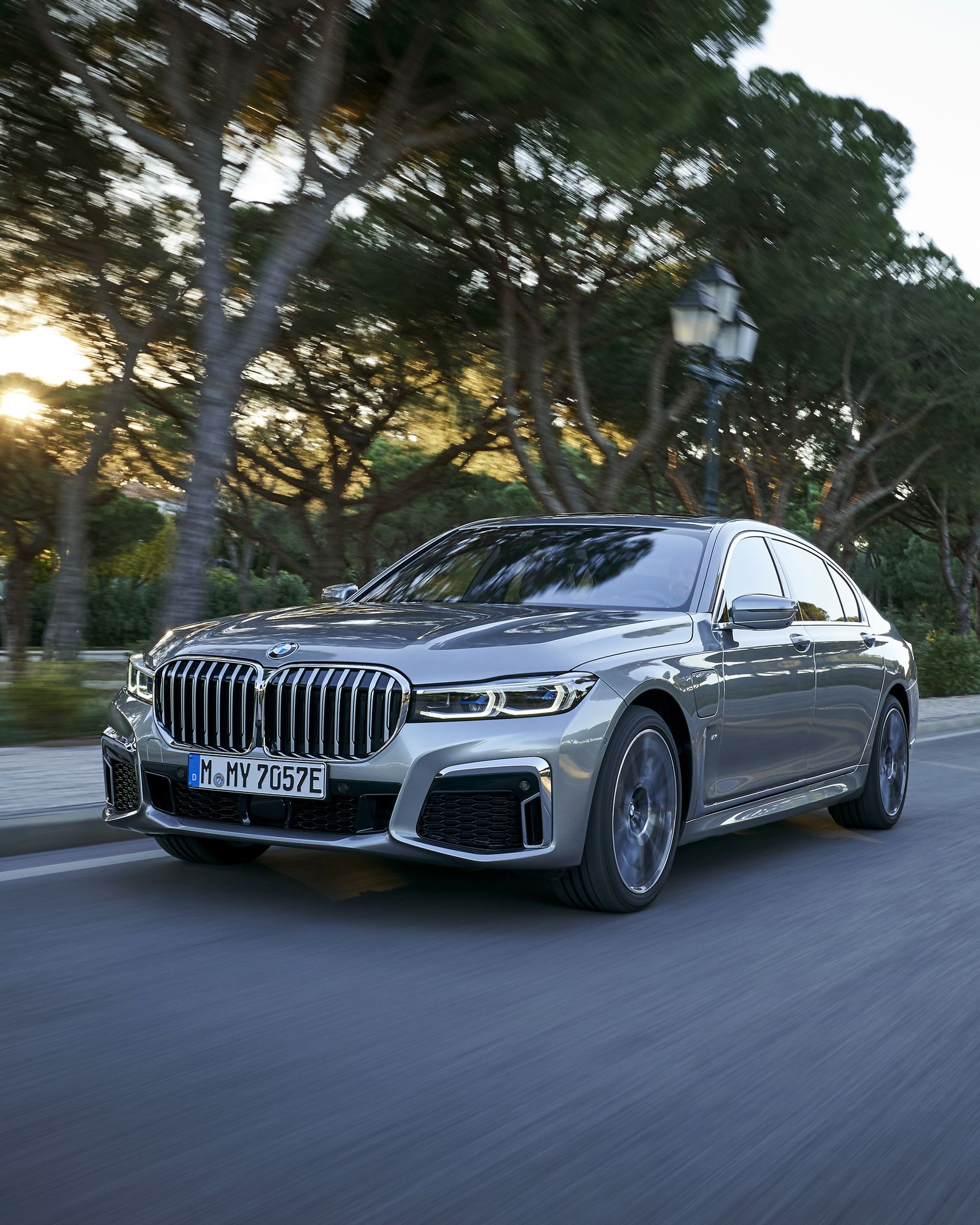 BMW-7-Series-131 BMW Throws 171 Images Of The 7-Series Hoping We’ll Get Used To Its New Face