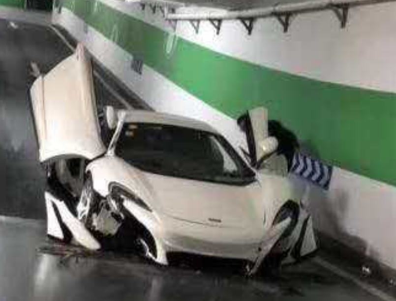 mclaren 650s fake crashes china garage 2 McLaren 650S Replica Smashed Its Face While Driving Down A Garage Ramp
