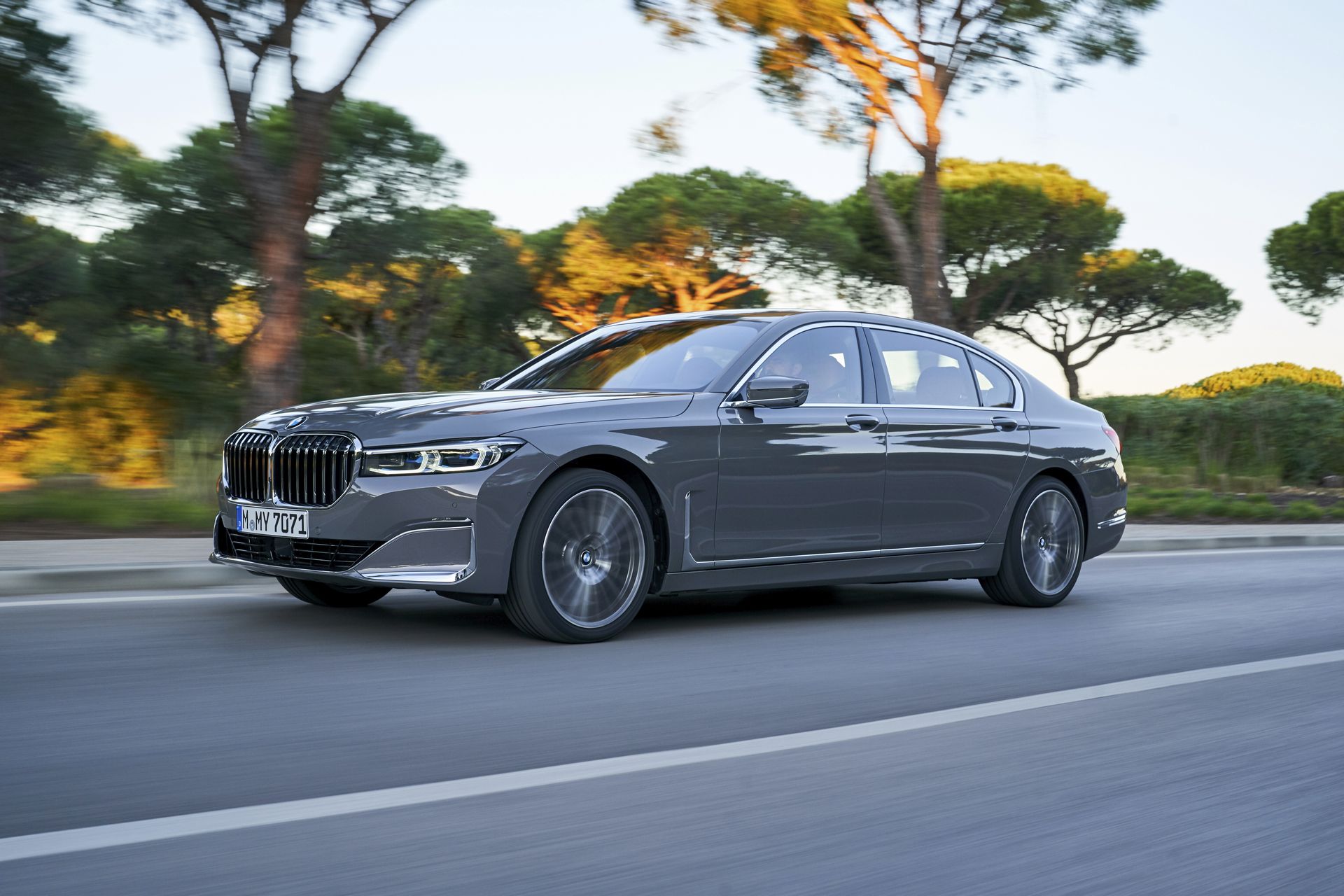 BMW-7-Series-81 BMW Throws 171 Images Of The 7-Series Hoping We’ll Get Used To Its New Face