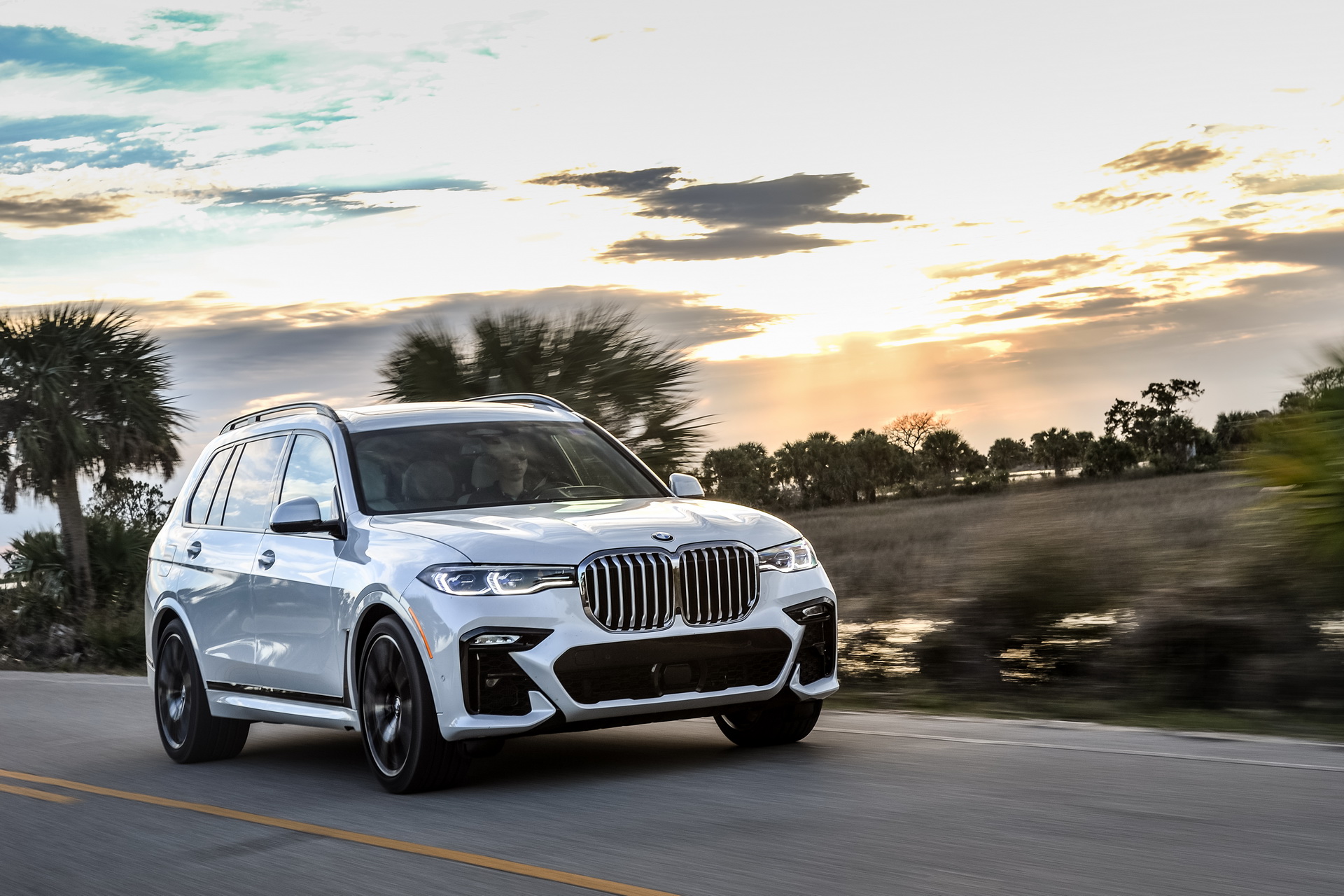 2019-BMW-X7-50 BMW Releases Detailed, 96-Image Gallery Of The New X7