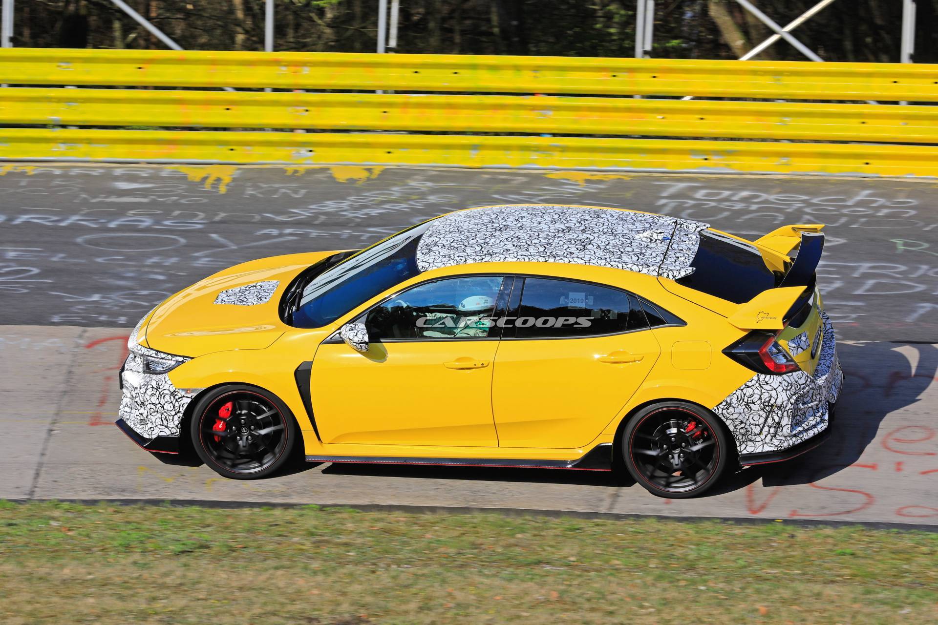 2019 Honda Civic Type R facelift spy shots 5 Honda Civic Type R Prototype Could Be Facelifted Model, Lightweight Special, Or Both
