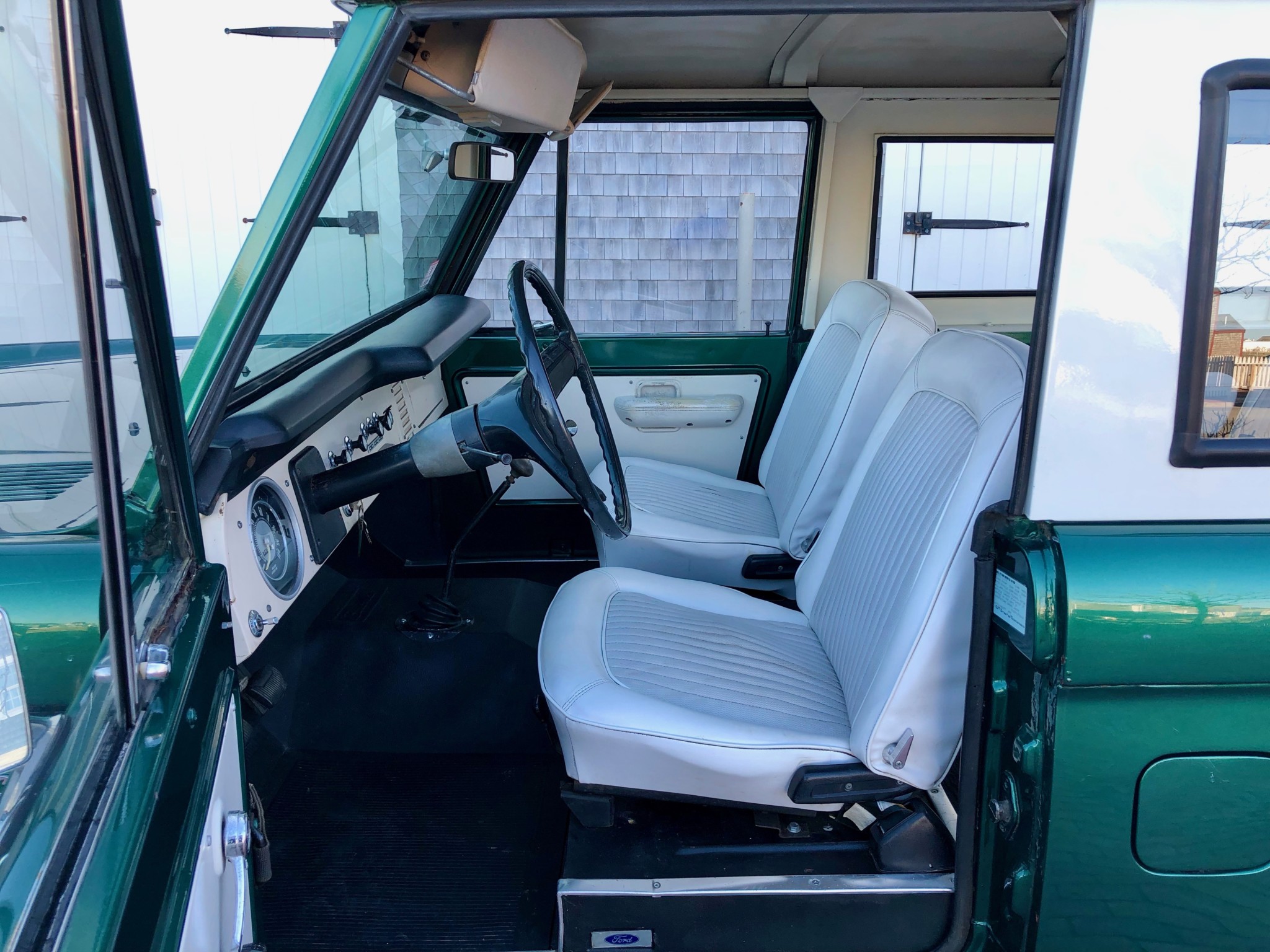 Ford-Bronco-Auction-21 Hurry Up And Snatch This 1977 Ford Bronco For A Little Over $11K