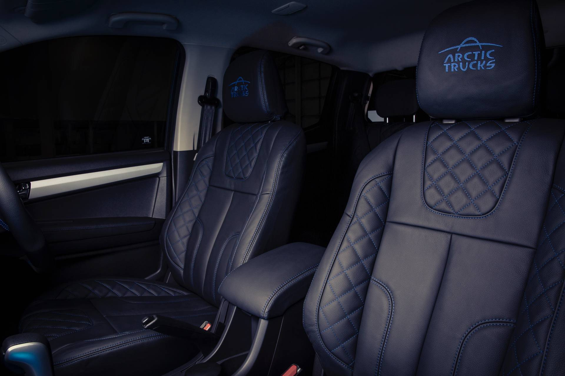 Isuzu D-Max AT35 Safir limited edition 3 Isuzu D-Max “Safir” Is A Brawny Limited Edition Off-Road Truck