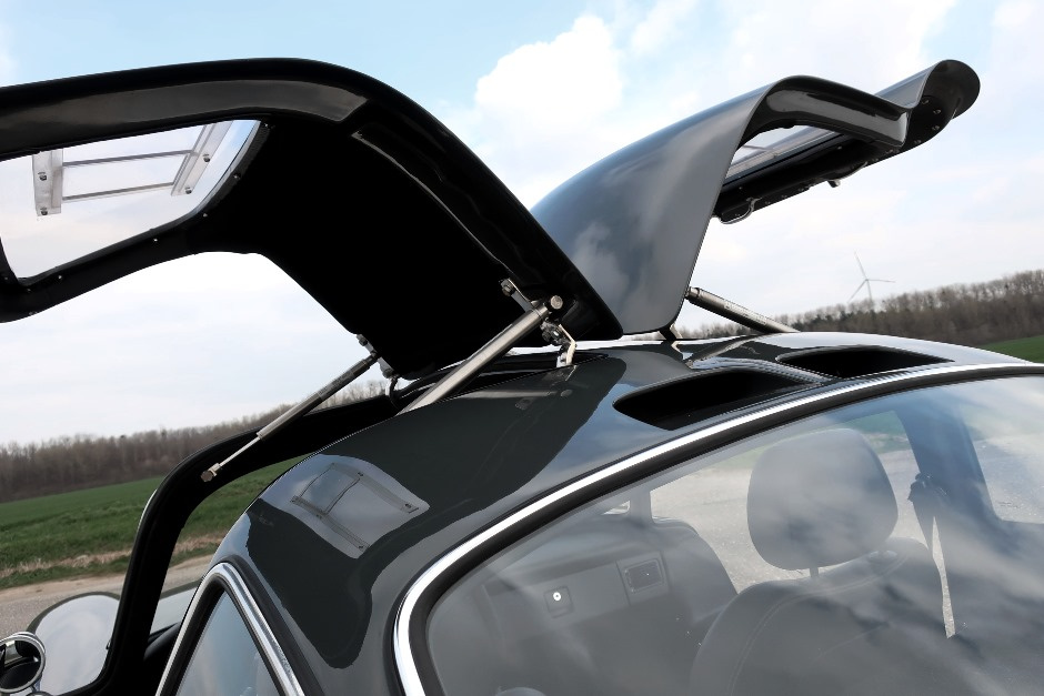 Mercedes-300SL-Replica-12 Mercedes-Benz 300SL Gullwing Is Actually A $222K, SLK-Based Replica