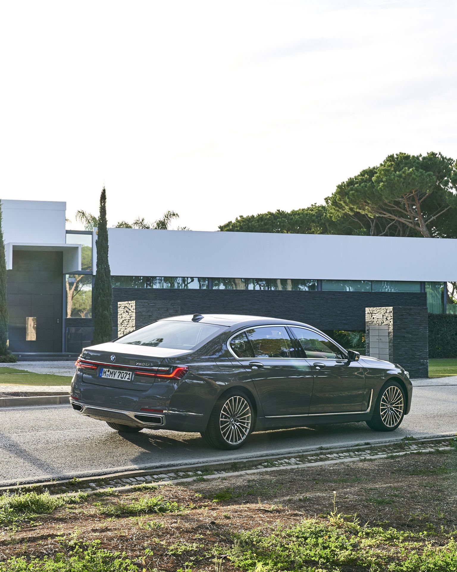 BMW-7-Series-134 BMW Throws 171 Images Of The 7-Series Hoping We’ll Get Used To Its New Face