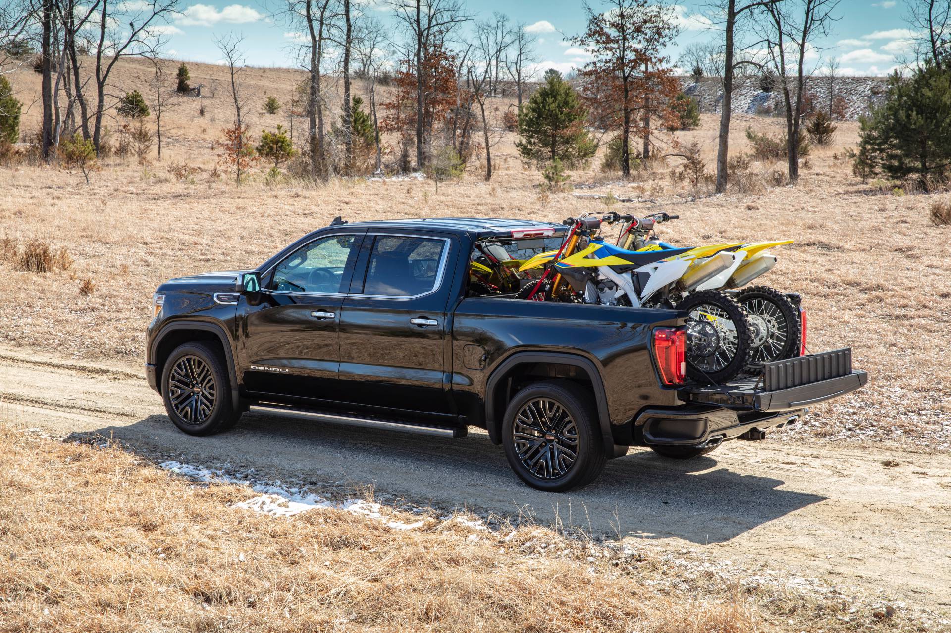 2019 GMC Sierra Denali CarbonPro Edition 12 GMC Adds Carbon Fiber Bed To 2019 Sierra 1500 Denali And AT4 “CarbonPro” Editions