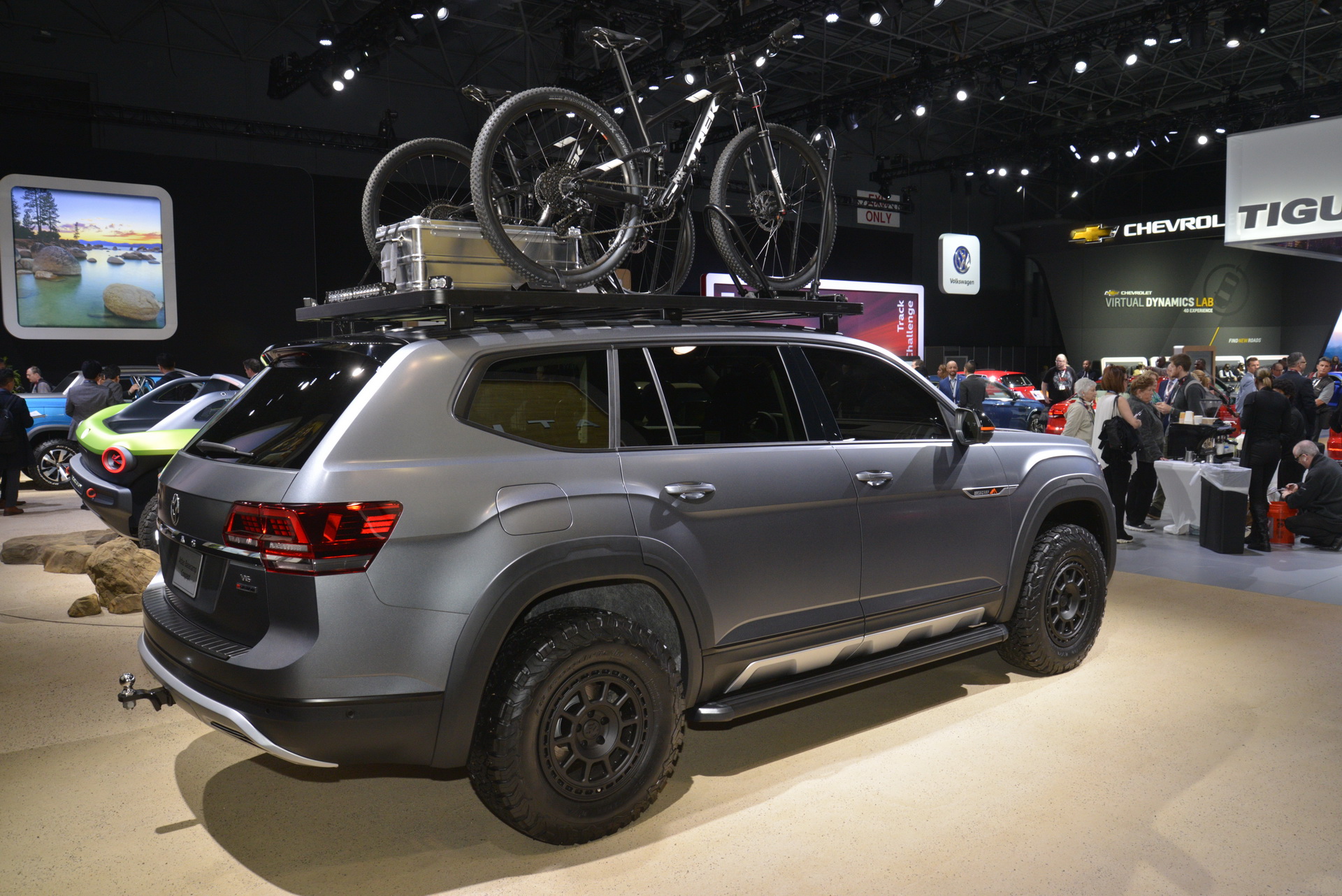 vw atlas basecamp concept livepics ny 16 VW Atlas Basecamp Concept Ditches Star Light For Spotlight