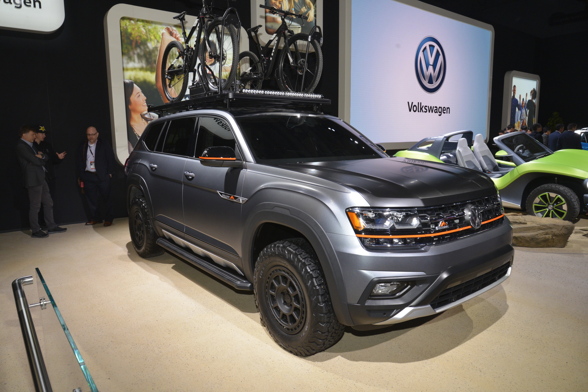 vw atlas basecamp concept livepics ny 9 VW Atlas Basecamp Concept Ditches Star Light For Spotlight