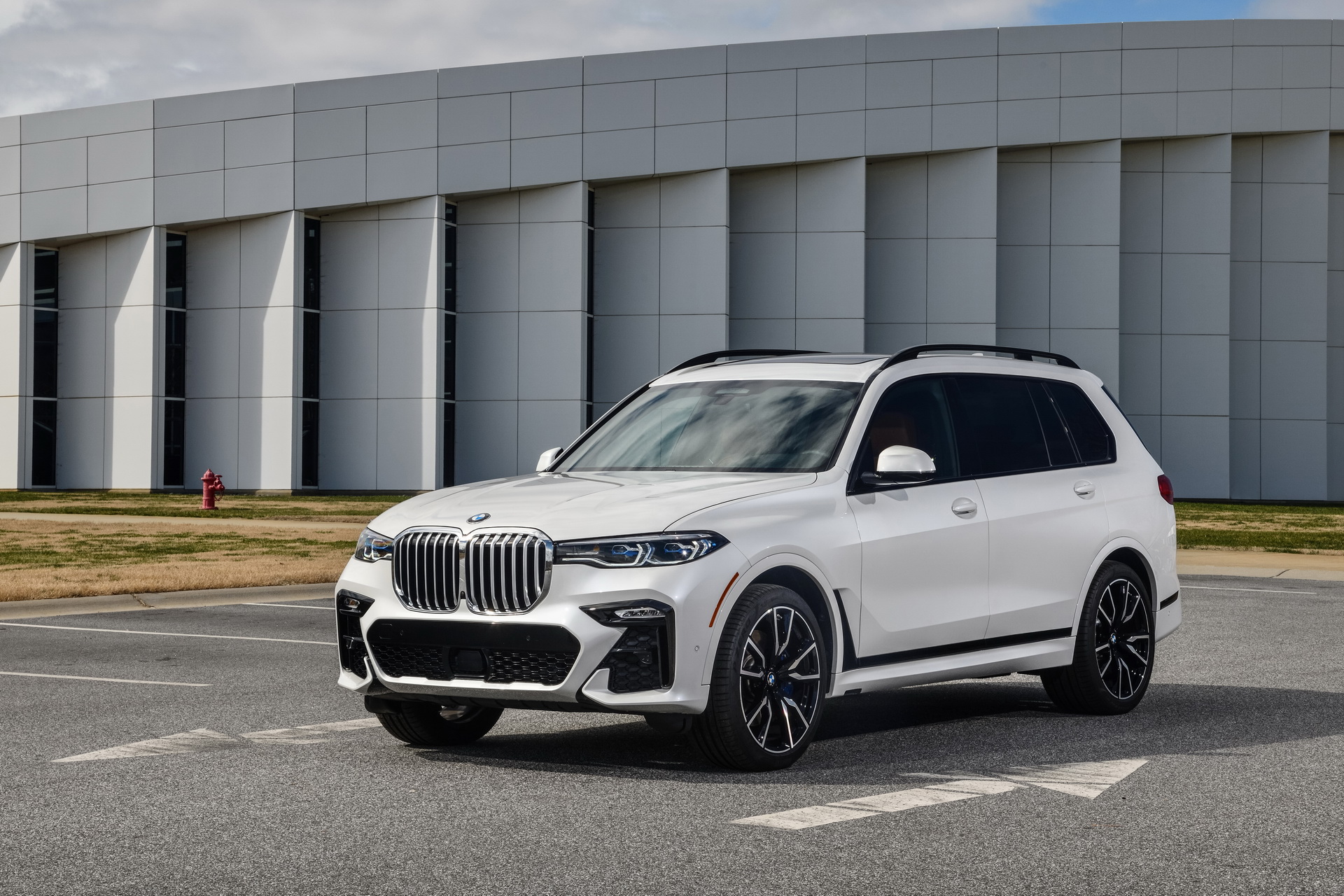2019-BMW-X7-03 BMW Releases Detailed, 96-Image Gallery Of The New X7