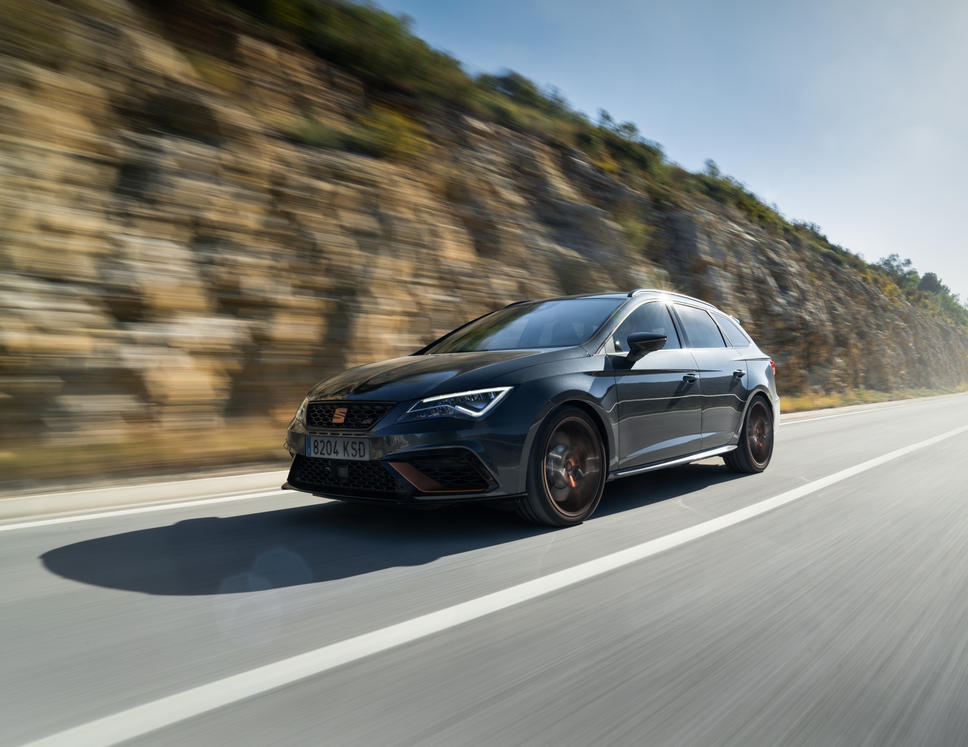 Cupra-Leon-Hybrid-1 New Cupra Leon Coming In 2020 With 242 HP, Plug-In Hybrid Power