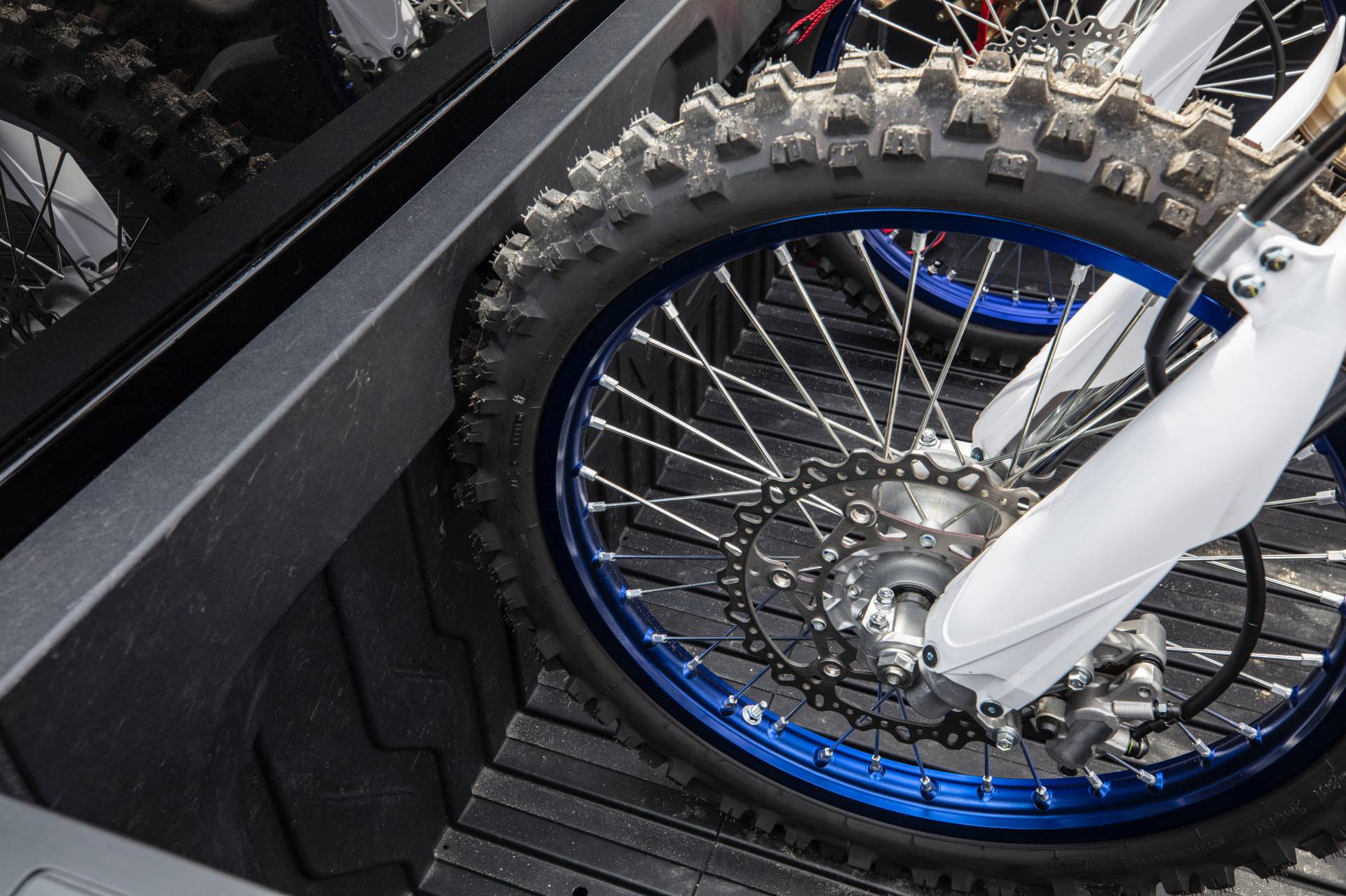 2019 GMC Sierra Denali CarbonPro Edition 16 GMC Adds Carbon Fiber Bed To 2019 Sierra 1500 Denali And AT4 “CarbonPro” Editions