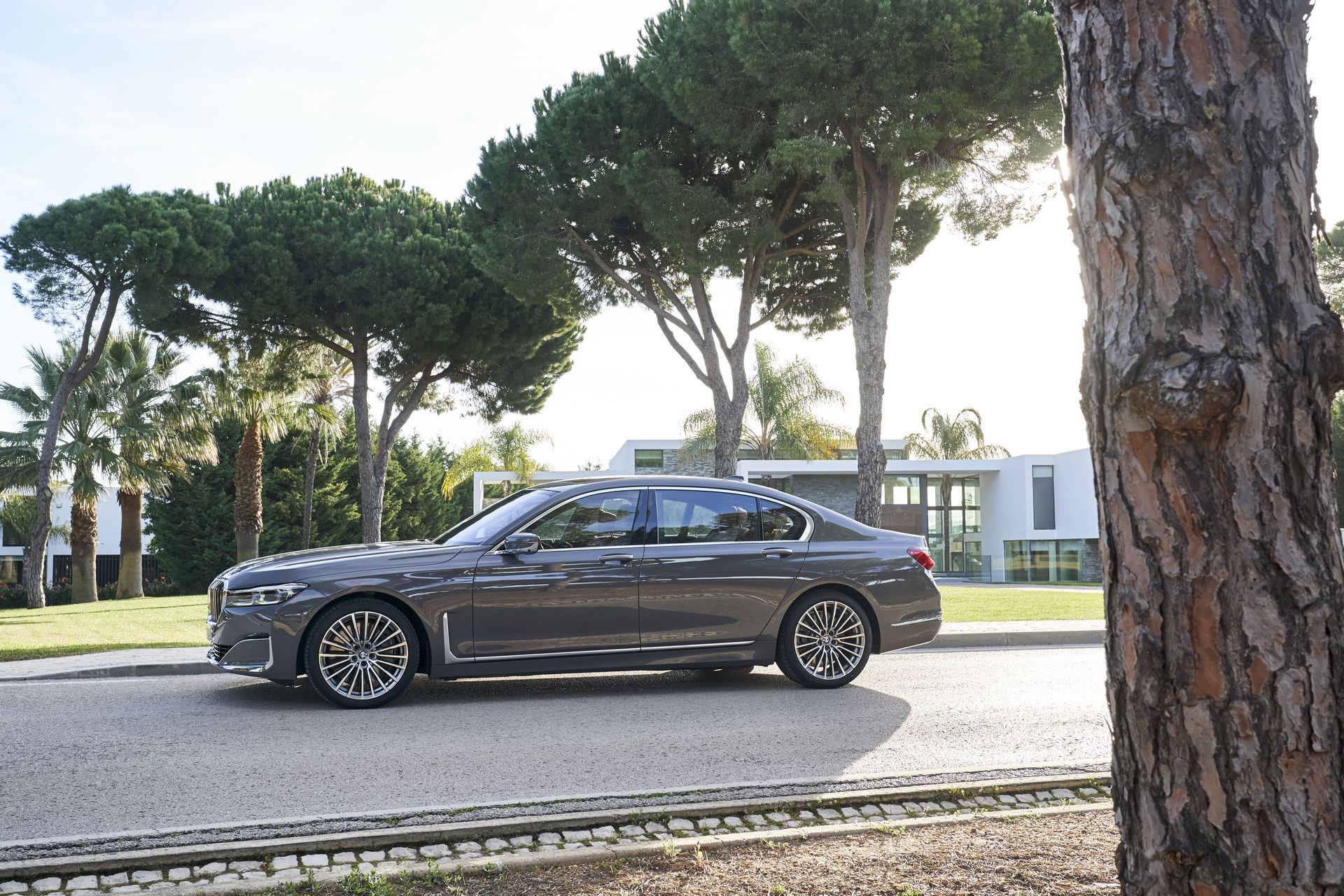 BMW-7-Series-80 BMW Throws 171 Images Of The 7-Series Hoping We’ll Get Used To Its New Face