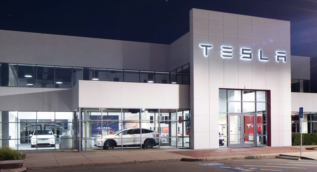 TESLA-SERVICE-4 Tesla fait face à un deuxième procès pour avoir fait attendre les propriétaires plus longtemps et payer plus pour les réparations