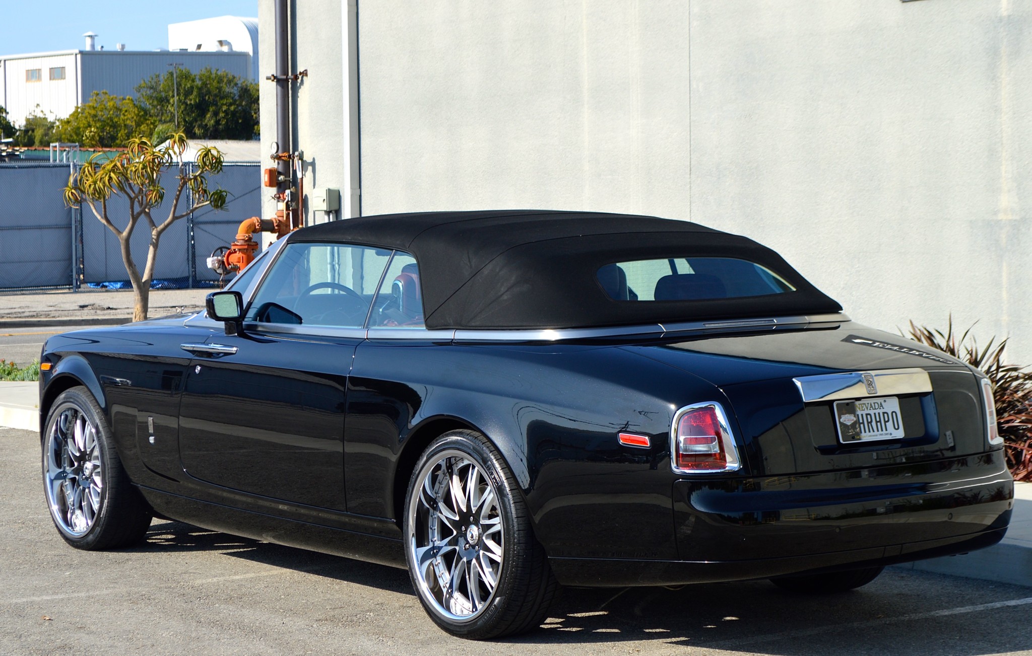 Rolls Royce Phantom Drophead Coupe 6 Fancy A “Cheap” Rolls-Royce? This Phantom Drophead Coupe Might Be The One