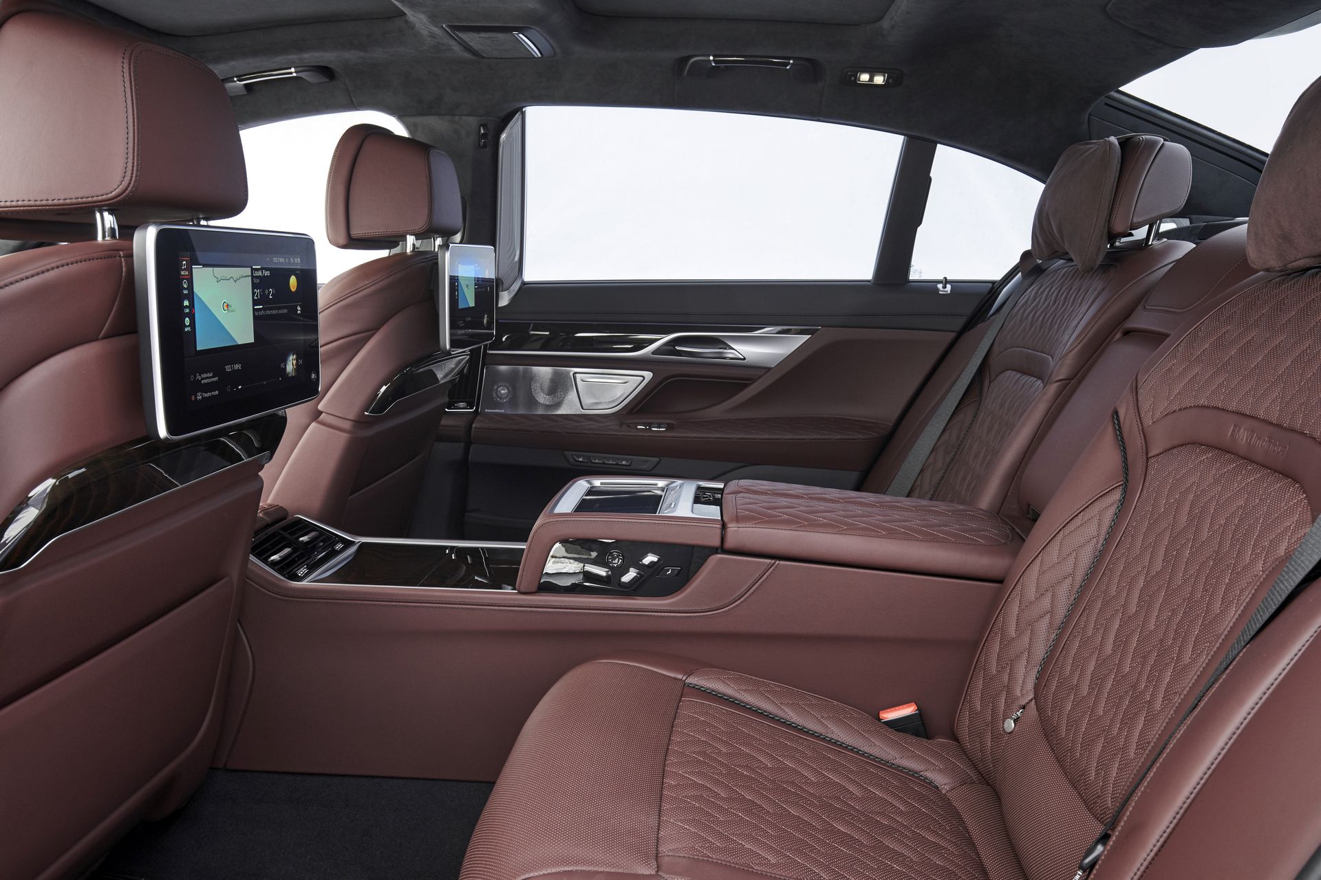 BMW-7-Series-49 BMW Throws 171 Images Of The 7-Series Hoping We’ll Get Used To Its New Face