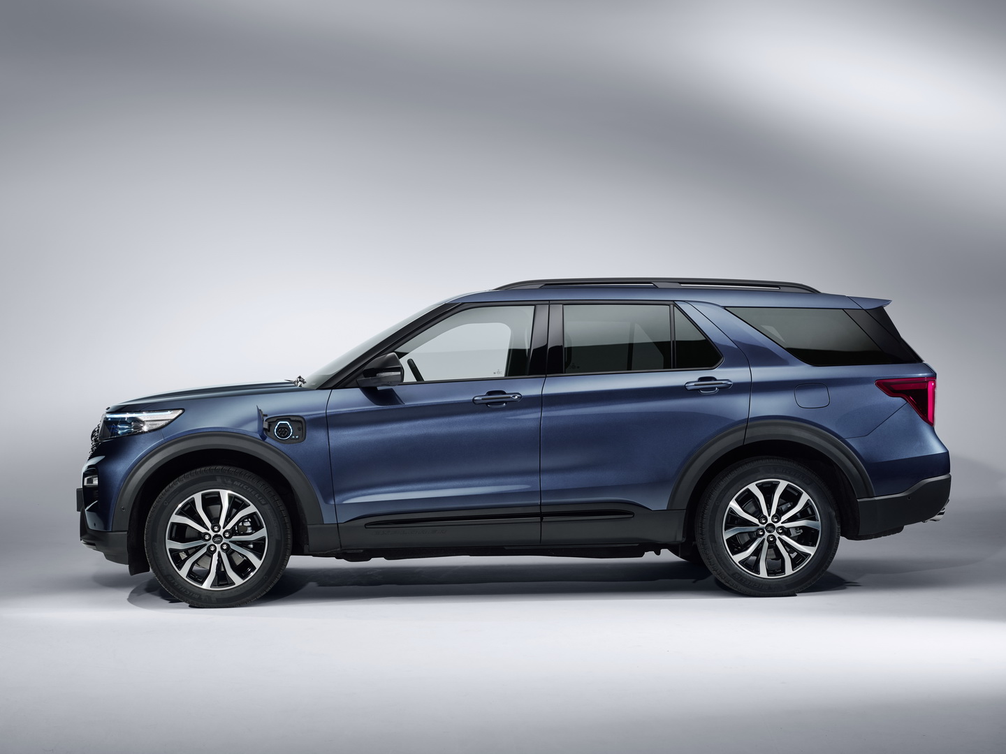 2020 ford explorer phev europe 3 Make Way, New 444hp Ford Explorer Plug-In Hybrid Is Coming To Europe