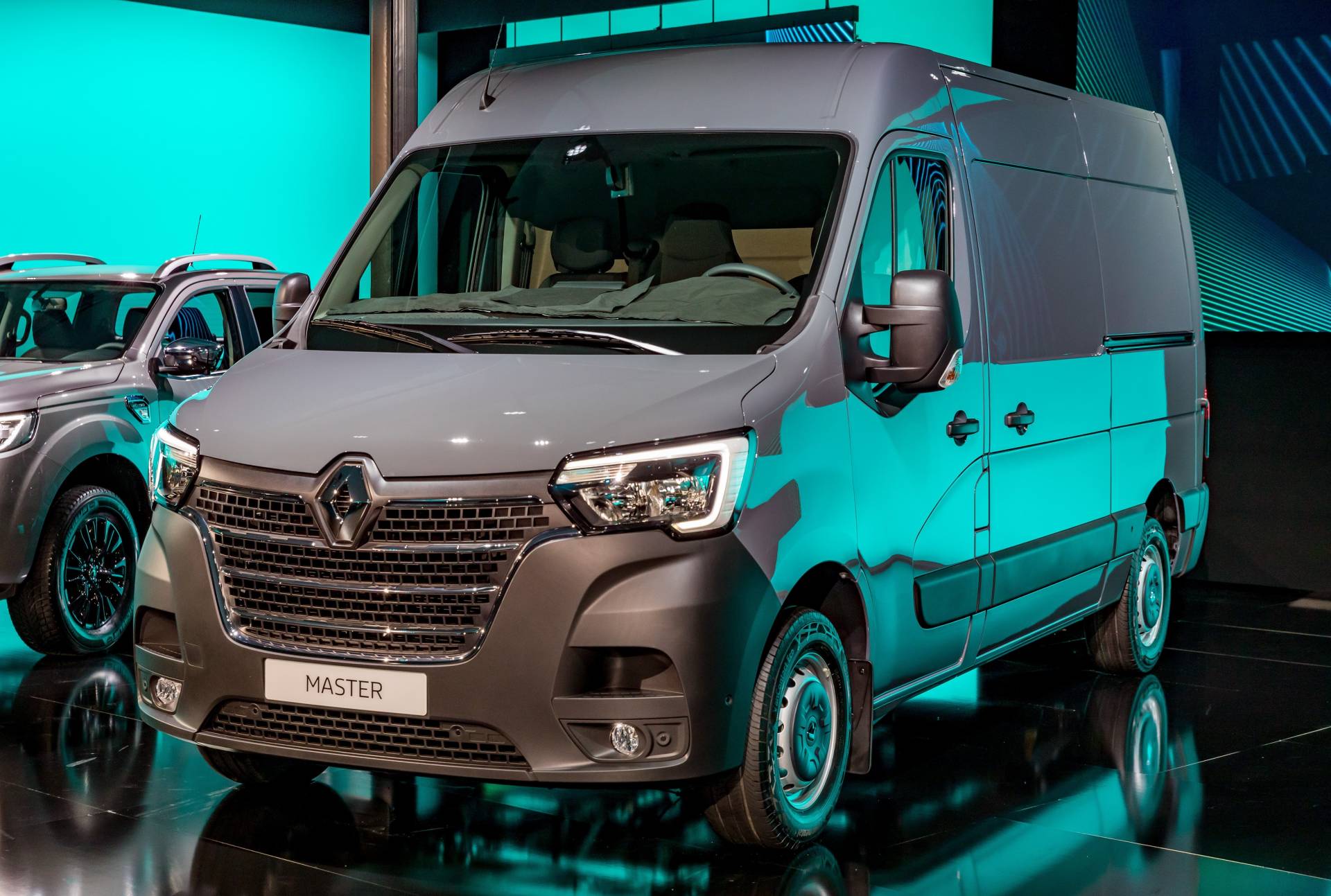 Renault commercial vehicles range 12 Restyled Renault Master And Trafic Get New Faces, Updated Engines And New Tech