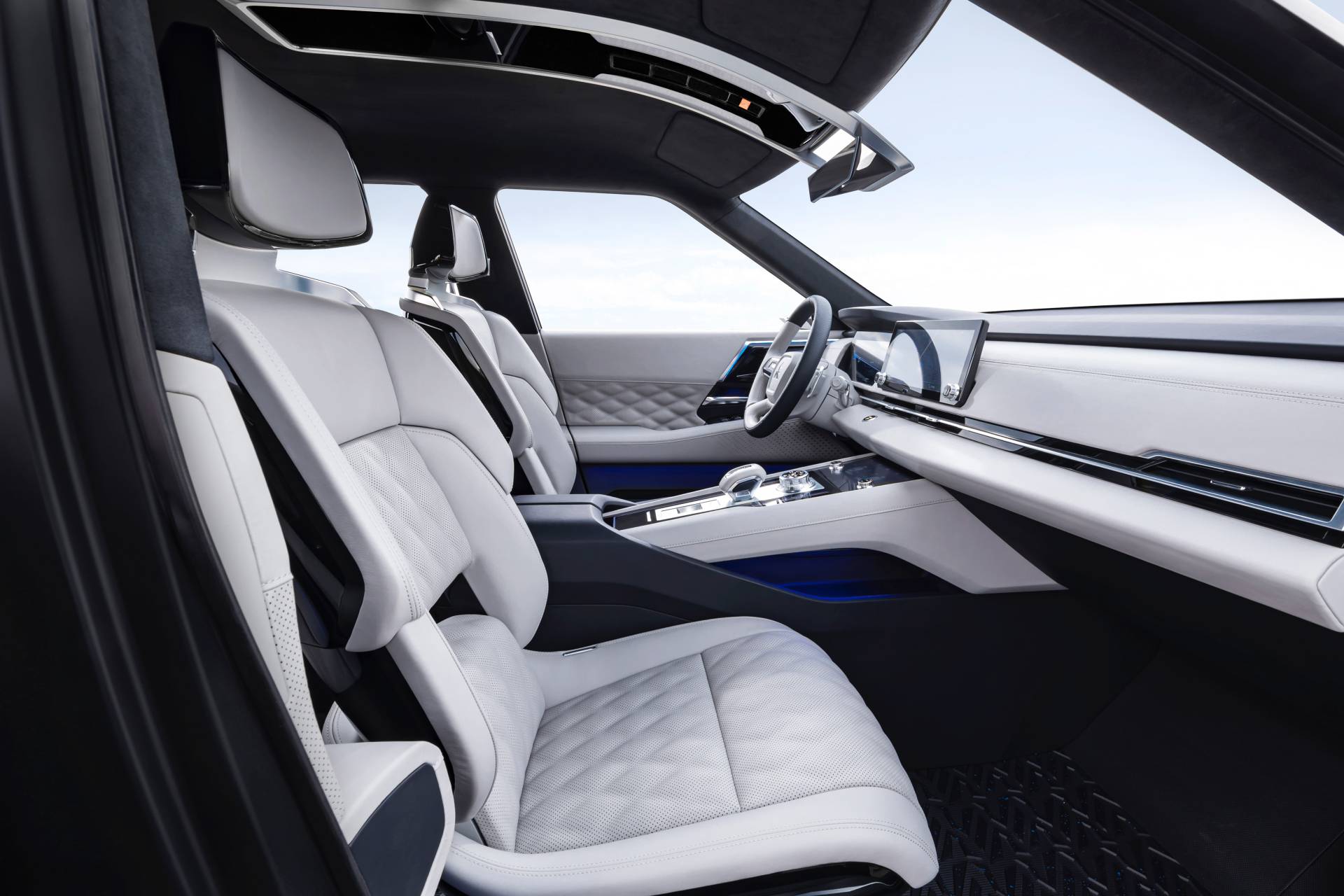 Mitsubishi e-Yi Concept 11 Mitsubishi e-Yi Concept Is The Engelberg Tourer Reloaded For Asian Debut