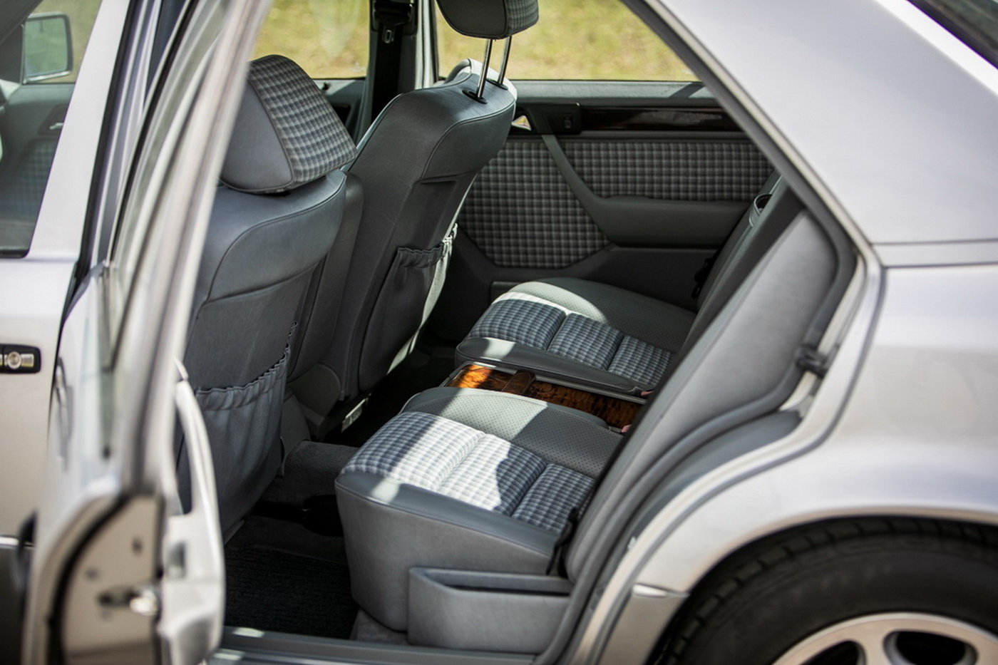 Mercedes-500E-Atkinson-12 Rowan Atkinson Apparently Has One More Mercedes 500E To Sell