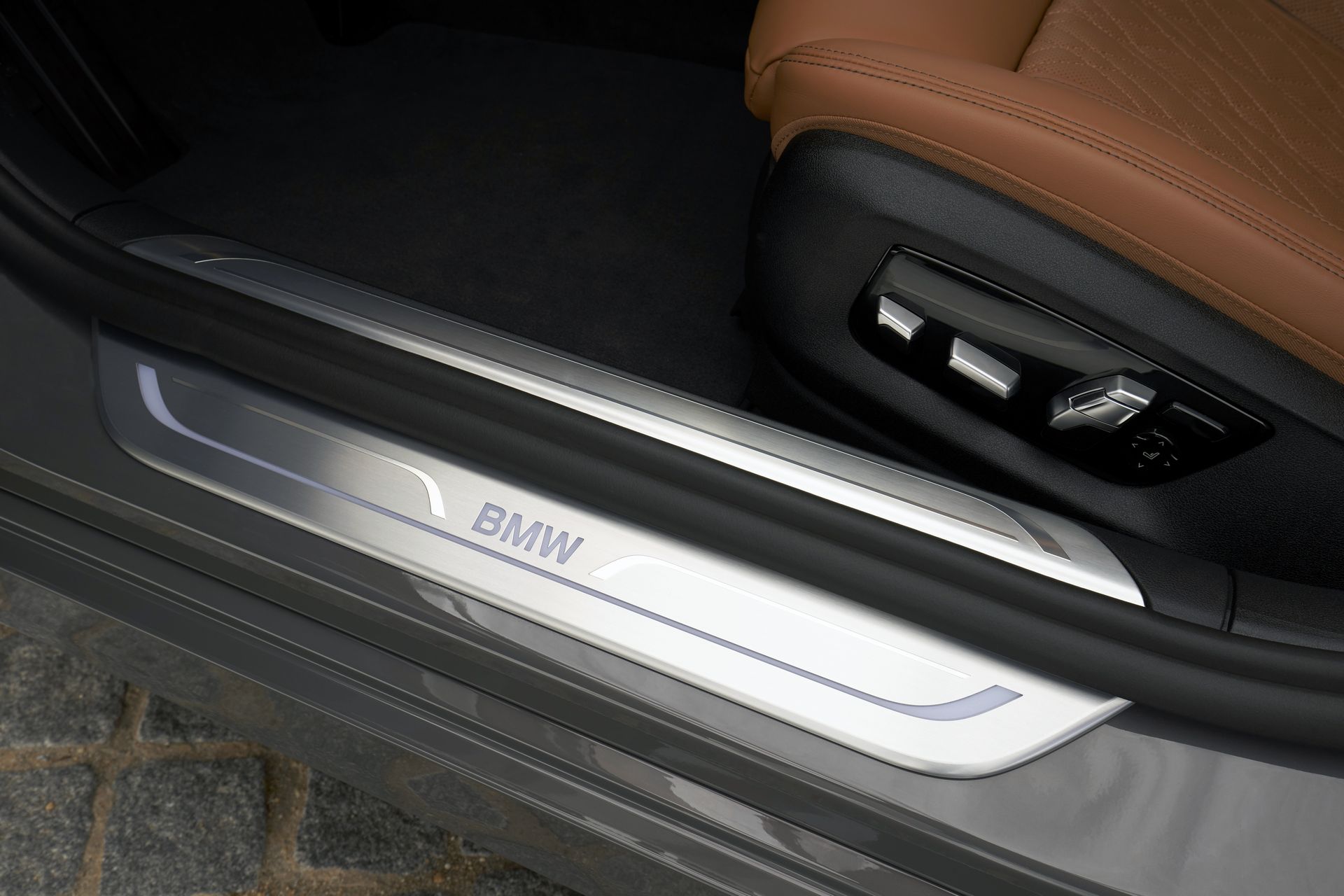 BMW-7-Series-109 BMW Throws 171 Images Of The 7-Series Hoping We’ll Get Used To Its New Face