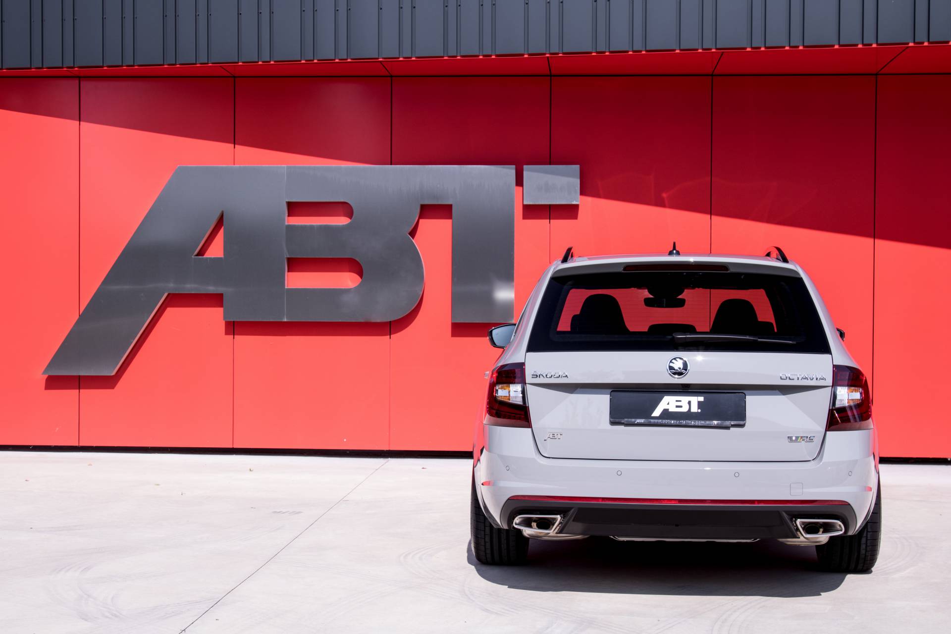 ABT Skoda Octavia RS 17 ABT Skoda Octavia RS Wagon Gets 286 HP, Suspension Tweaks