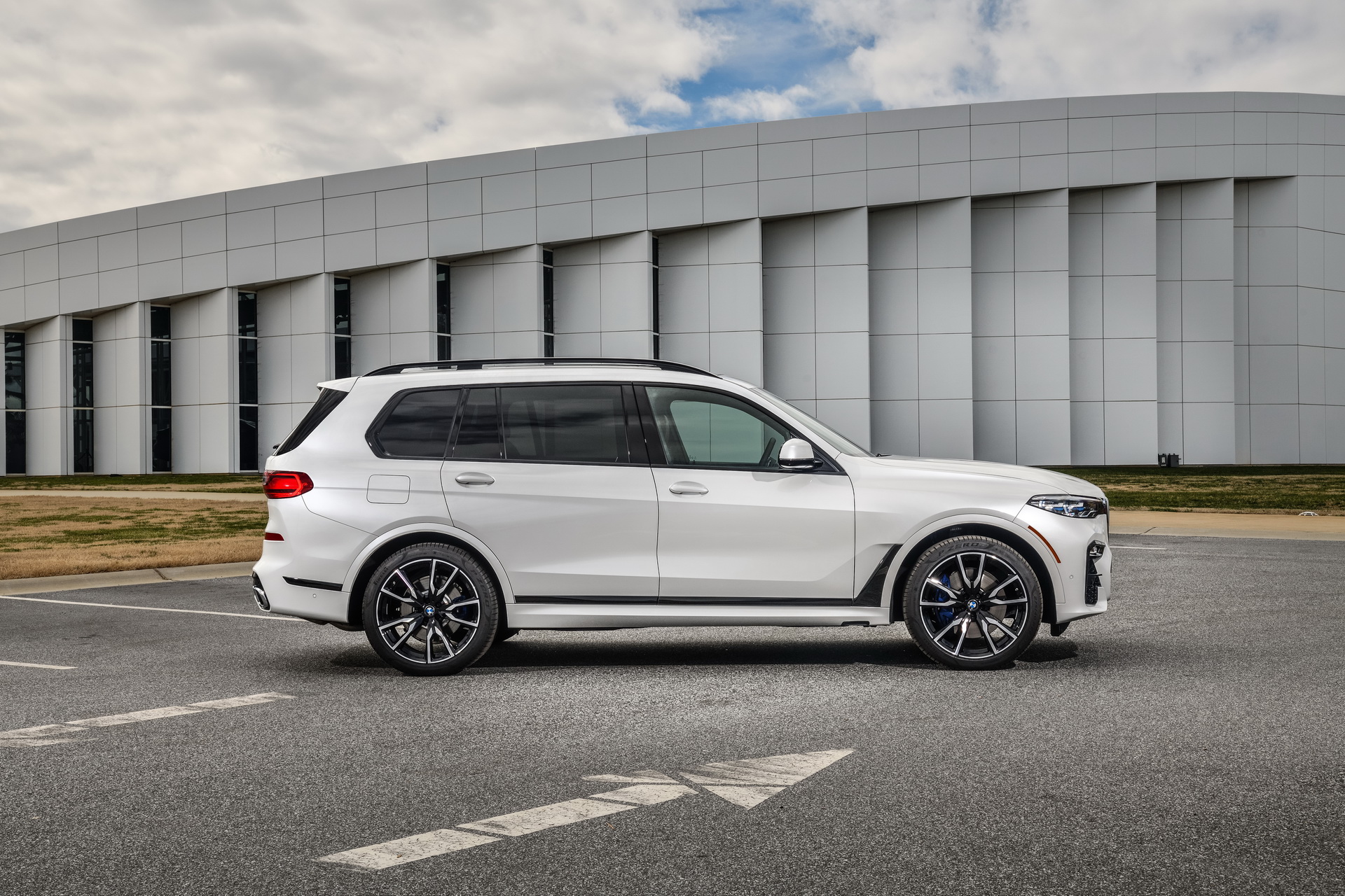2019-BMW-X7-07 BMW Releases Detailed, 96-Image Gallery Of The New X7