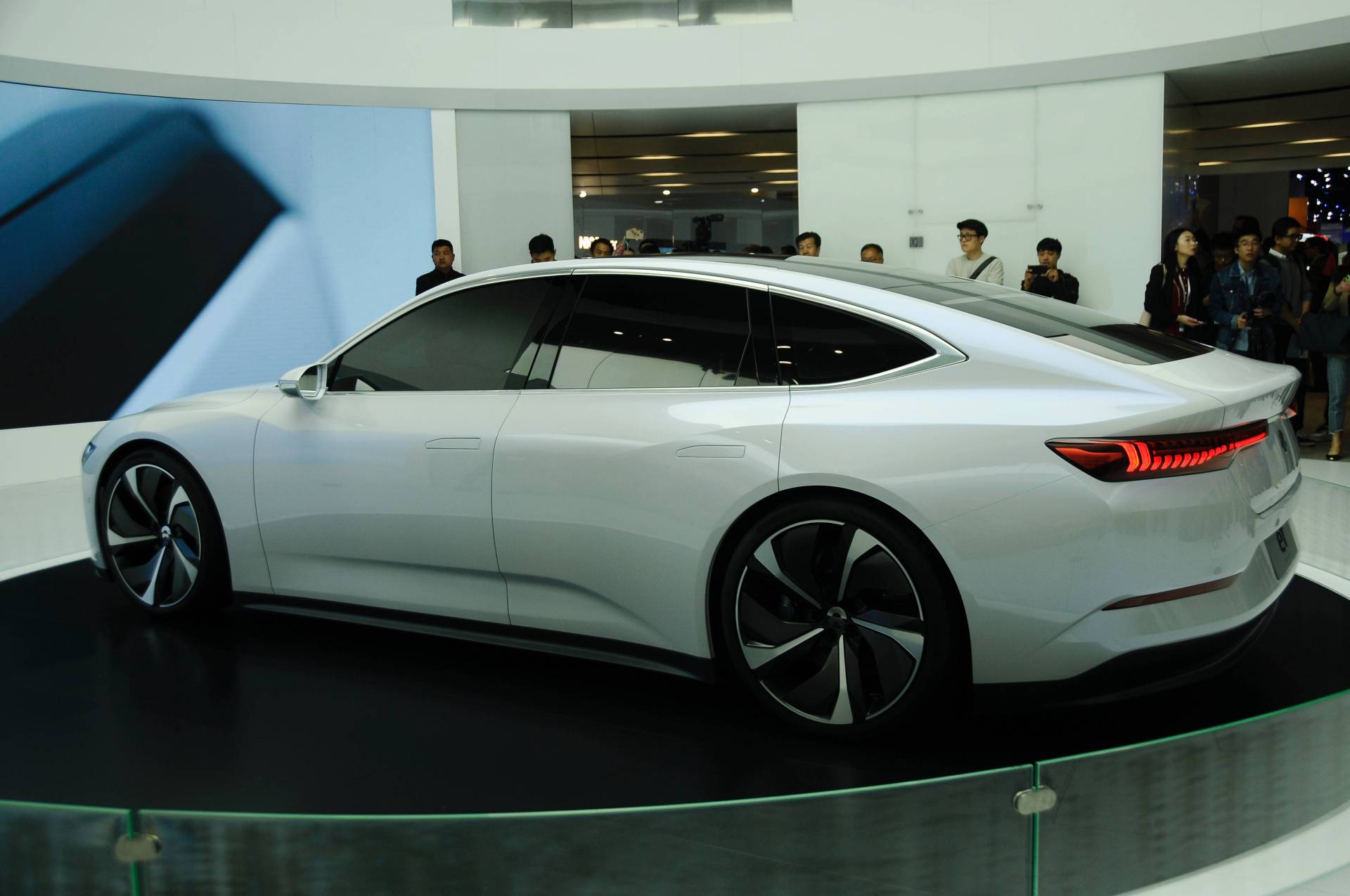 Nio ET Preview 10 Nio ET Preview Heralds Tesla Model 3 Rival With 317-Mile Range