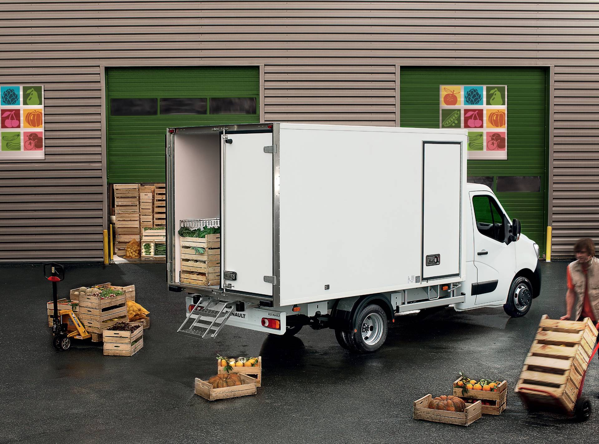 2019MY Renault Master van facelift 10 Restyled Renault Master And Trafic Get New Faces, Updated Engines And New Tech