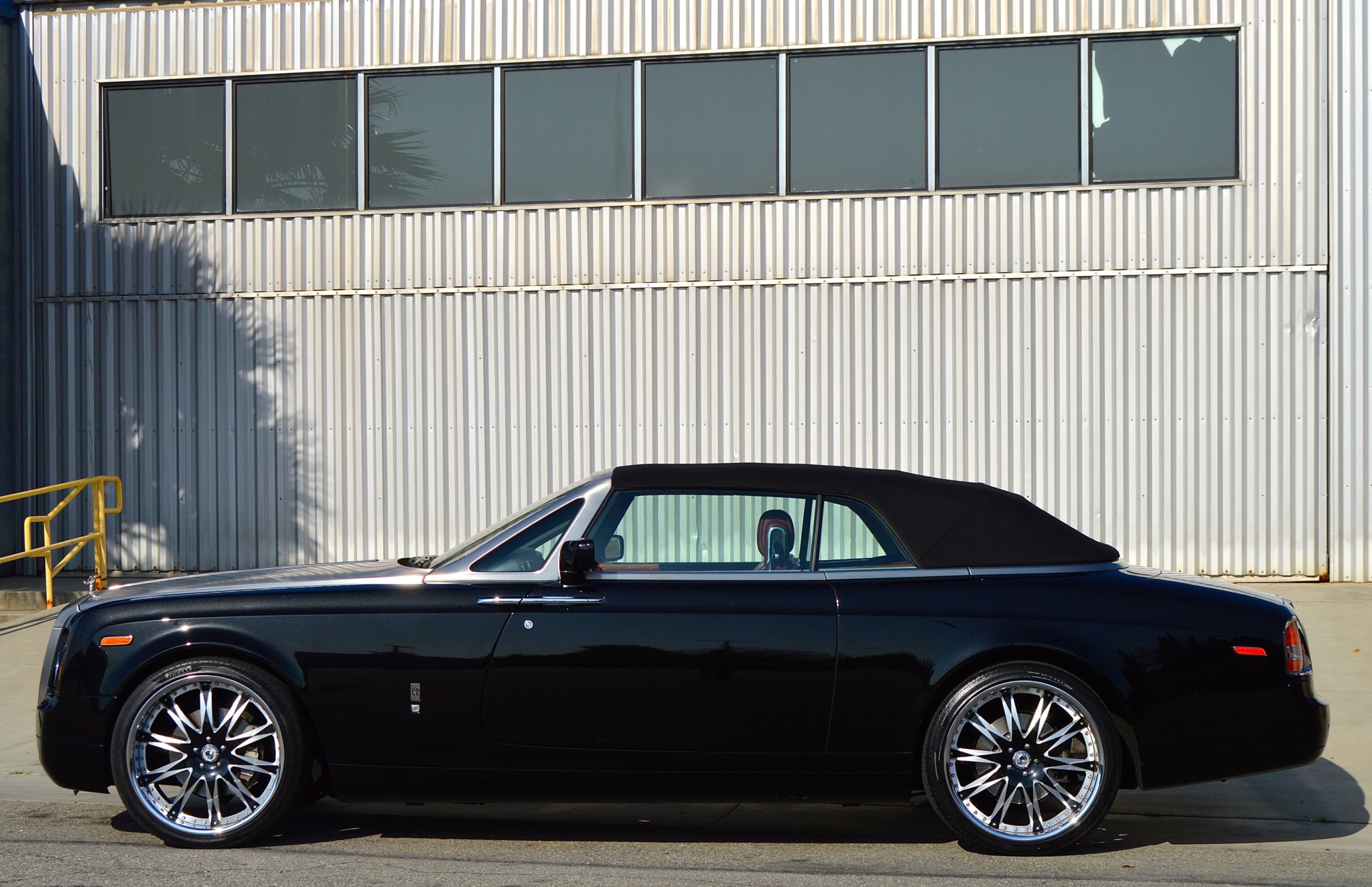 Rolls Royce Phantom Drophead Coupe 4 Fancy A “Cheap” Rolls-Royce? This Phantom Drophead Coupe Might Be The One