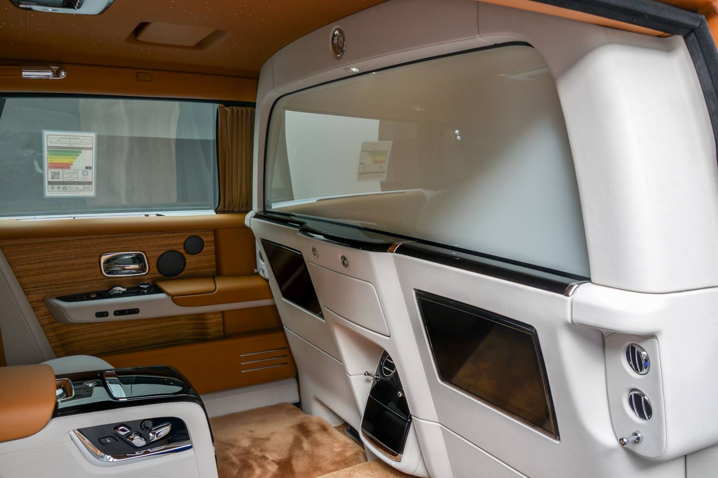 rolls royce phantom privacy suite abu dhabi 25 Rolls-Royce Phantom EWB With Privacy Suite Is The Majestic Way To Isolate Yourself