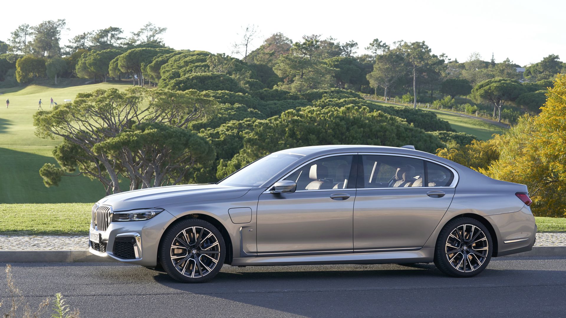 BMW-7-Series-147 BMW Throws 171 Images Of The 7-Series Hoping We’ll Get Used To Its New Face