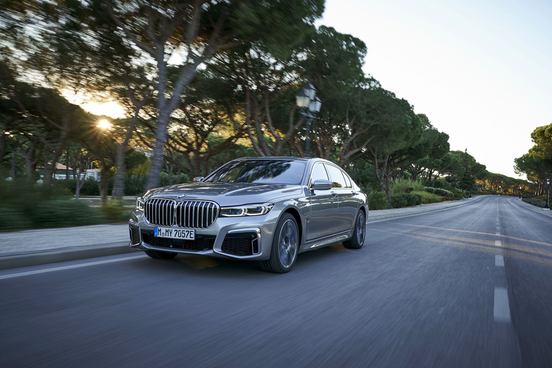 BMW-7-Series-23 BMW Throws 171 Images Of The 7-Series Hoping We’ll Get Used To Its New Face