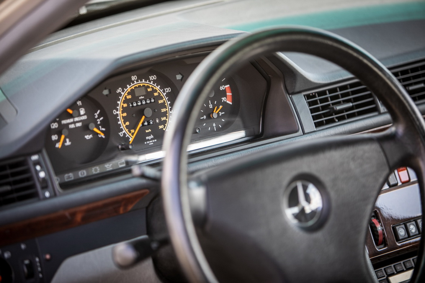 Mercedes-500E-Atkinson-09 Rowan Atkinson Apparently Has One More Mercedes 500E To Sell