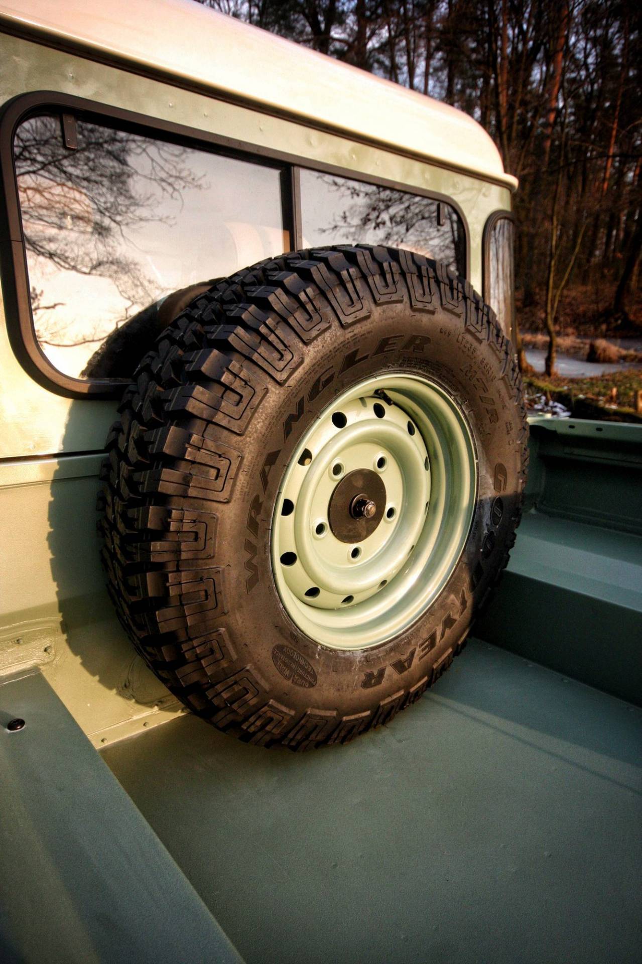 Land Rover Defender Crew Cab Pickup by Land Serwis 37 For €60k, A Polish Company Will Build You A Classic Defender From Scratch