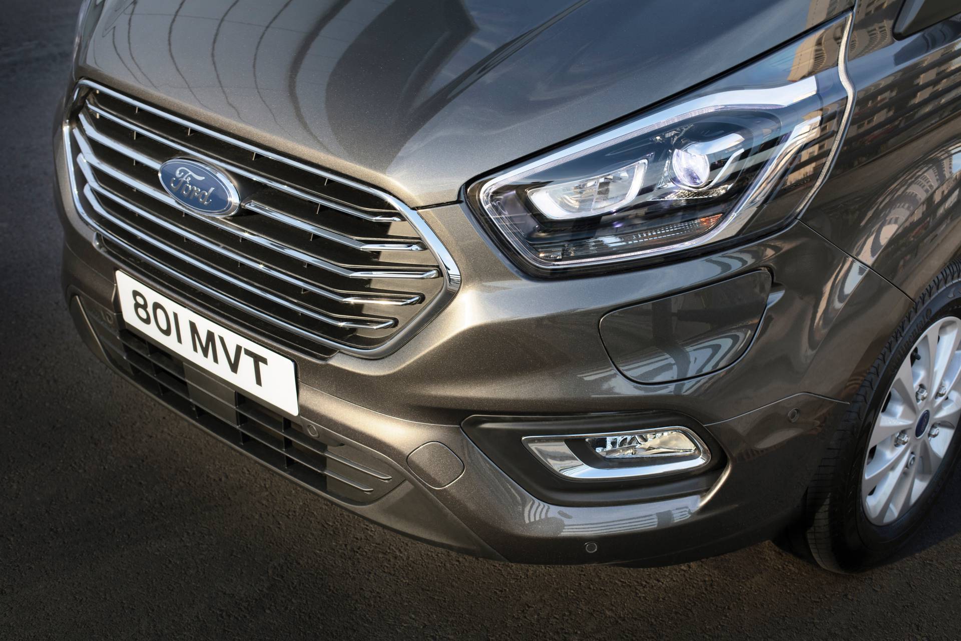 2019 Ford Tourneo Custom PHEV 9 2019 Ford Tourneo Custom Plug-In Hybrid Brings Electrification To People Carriers