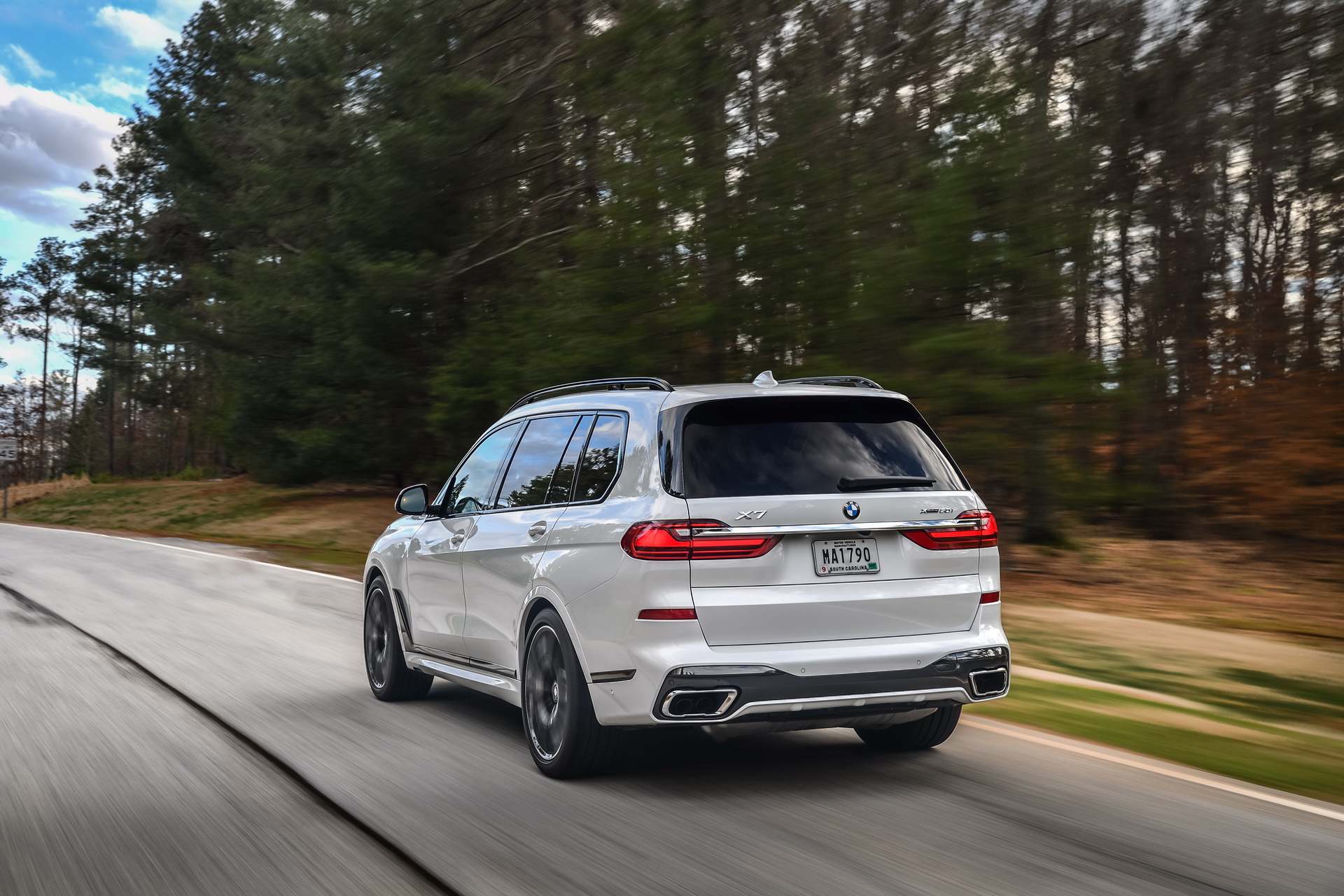 2019-BMW-X7-17 BMW Releases Detailed, 96-Image Gallery Of The New X7