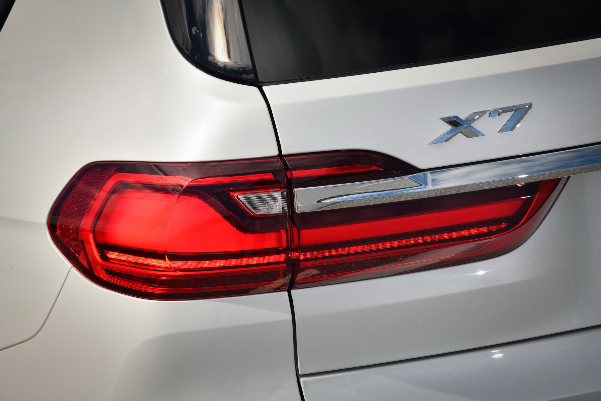 2019-BMW-X7-21 BMW Releases Detailed, 96-Image Gallery Of The New X7
