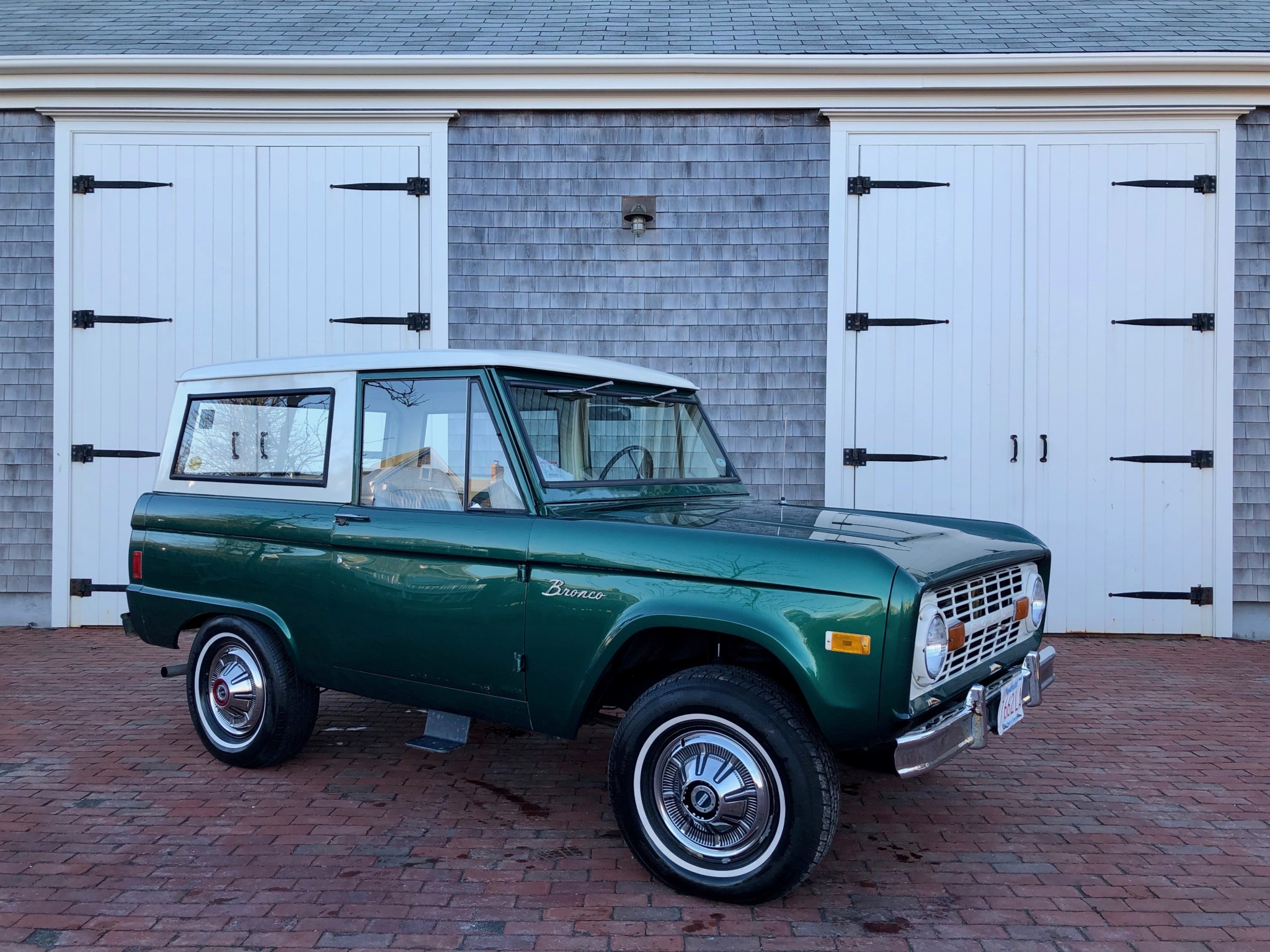 Ford-Bronco-Auction-7 Hurry Up And Snatch This 1977 Ford Bronco For A Little Over $11K